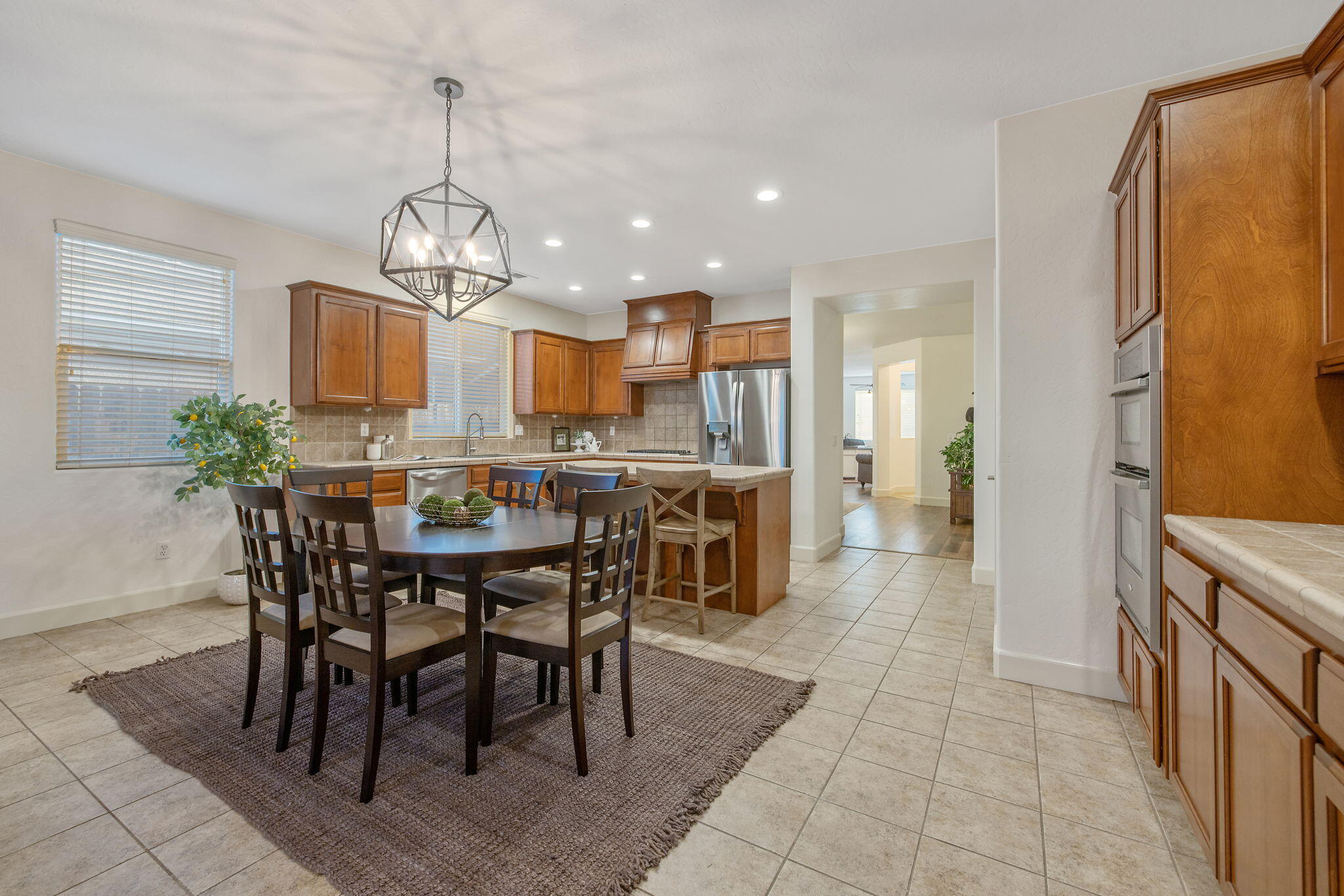 2192 N Weyrich Ct, Tulare, CA 93274