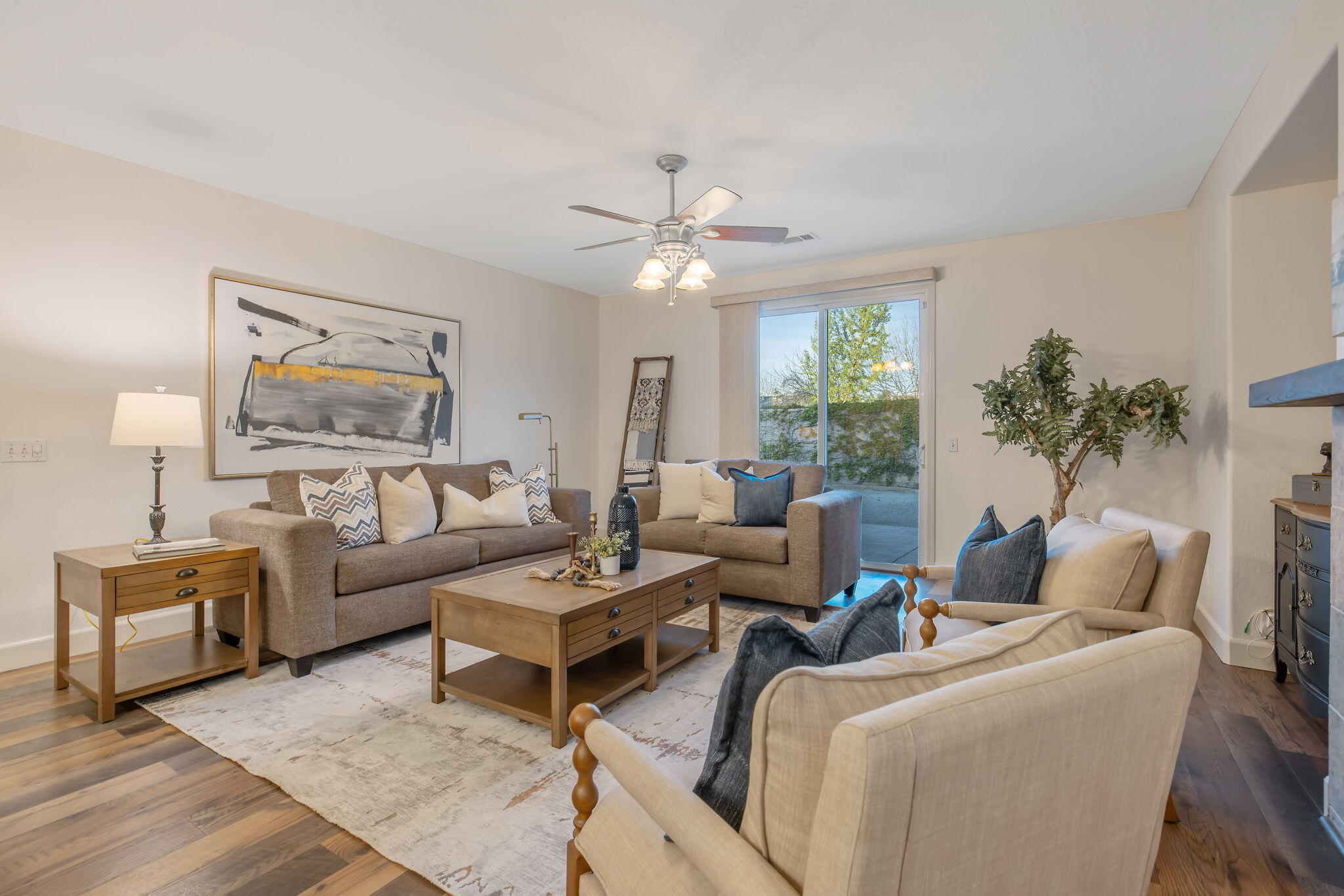 2192 N Weyrich Ct, Tulare, CA 93274