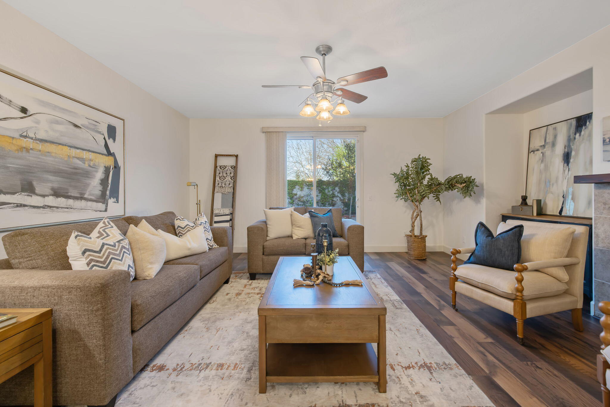 2192 N Weyrich Ct, Tulare, CA 93274