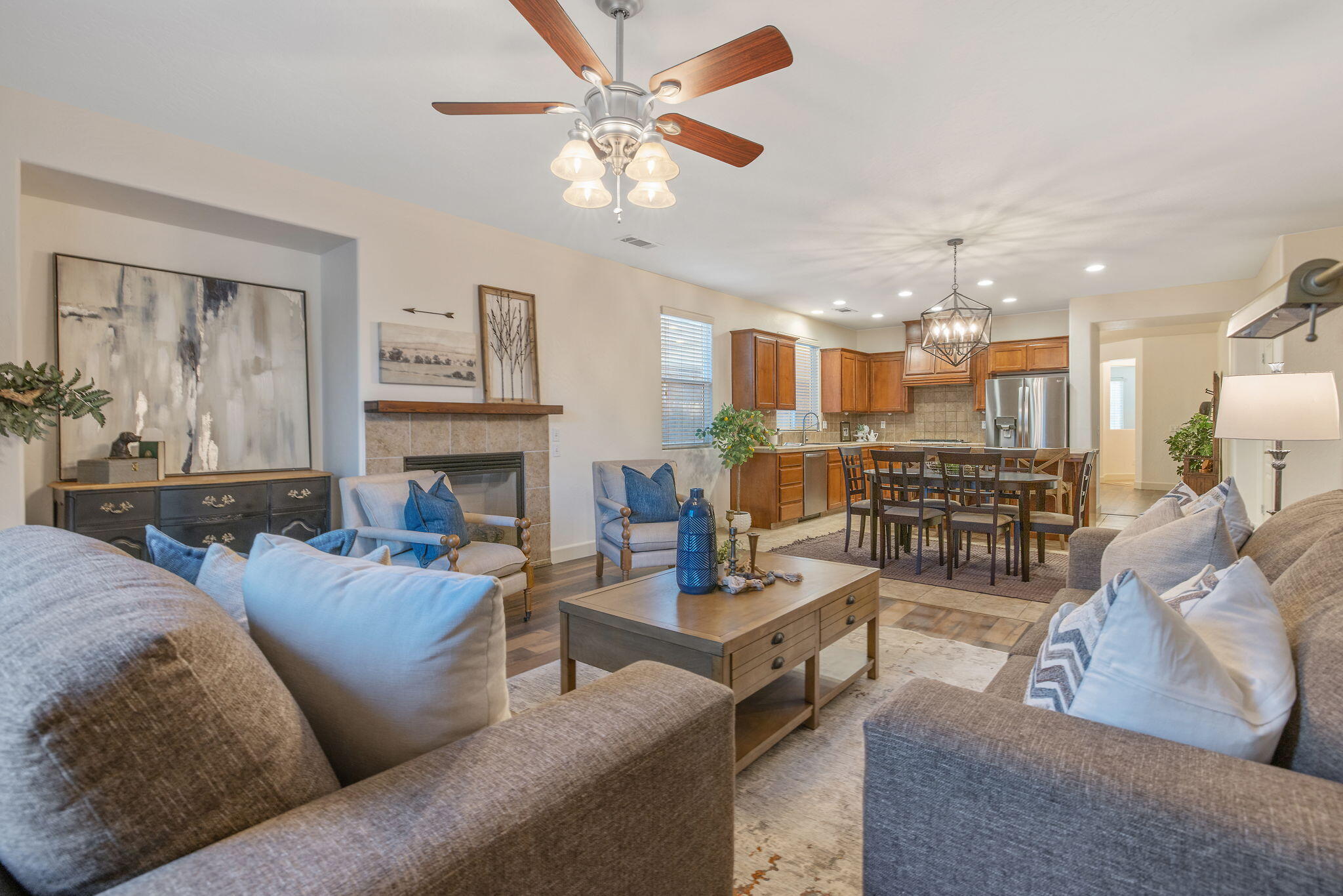 2192 N Weyrich Ct, Tulare, CA 93274