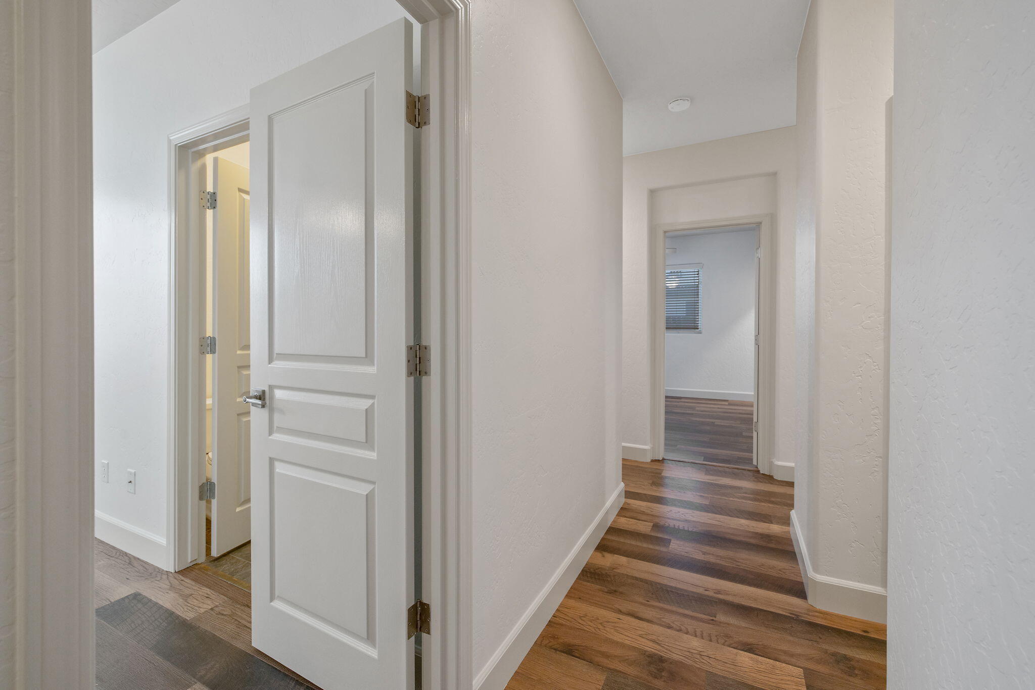 2192 N Weyrich Ct, Tulare, CA 93274