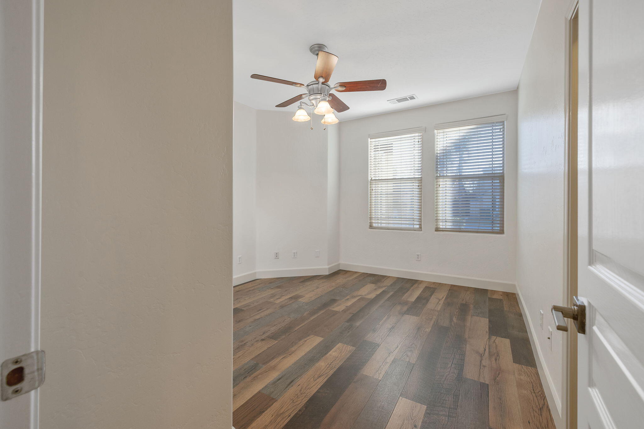 2192 N Weyrich Ct, Tulare, CA 93274