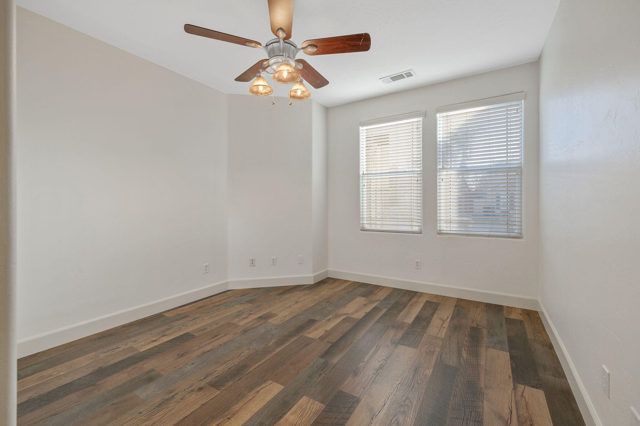 2192 N Weyrich Ct, Tulare, CA 93274