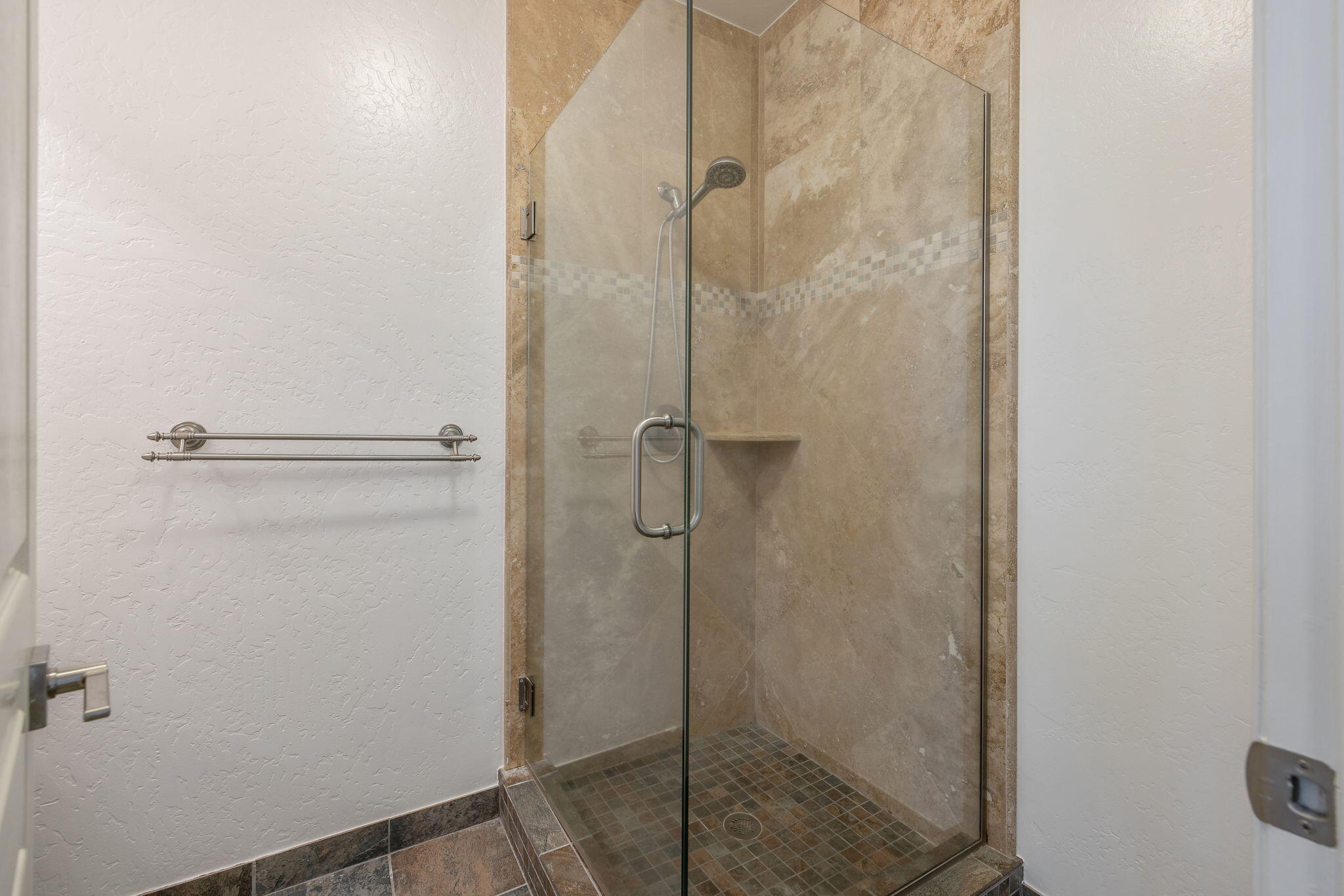 2192 N Weyrich Ct, Tulare, CA 93274