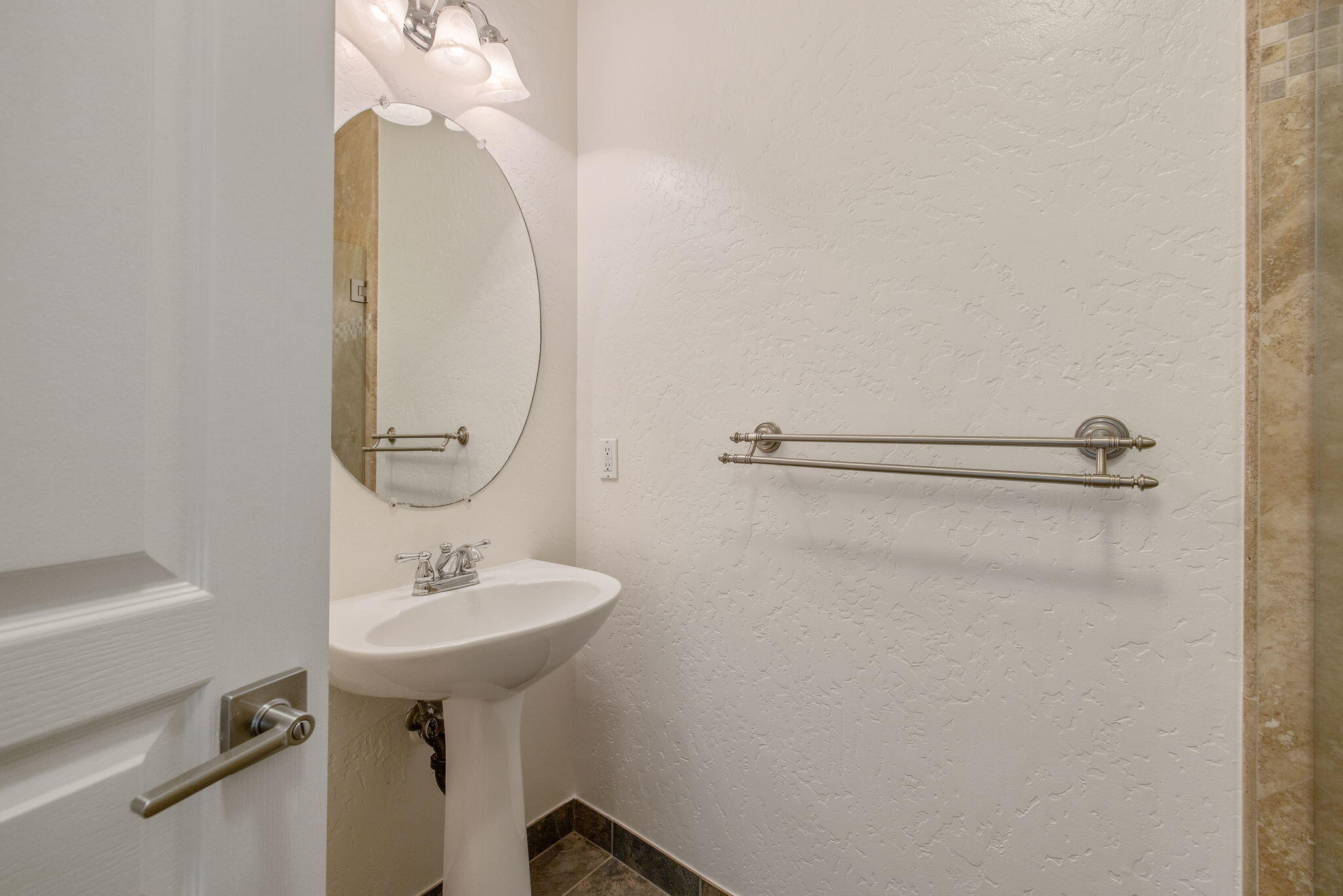 2192 N Weyrich Ct, Tulare, CA 93274