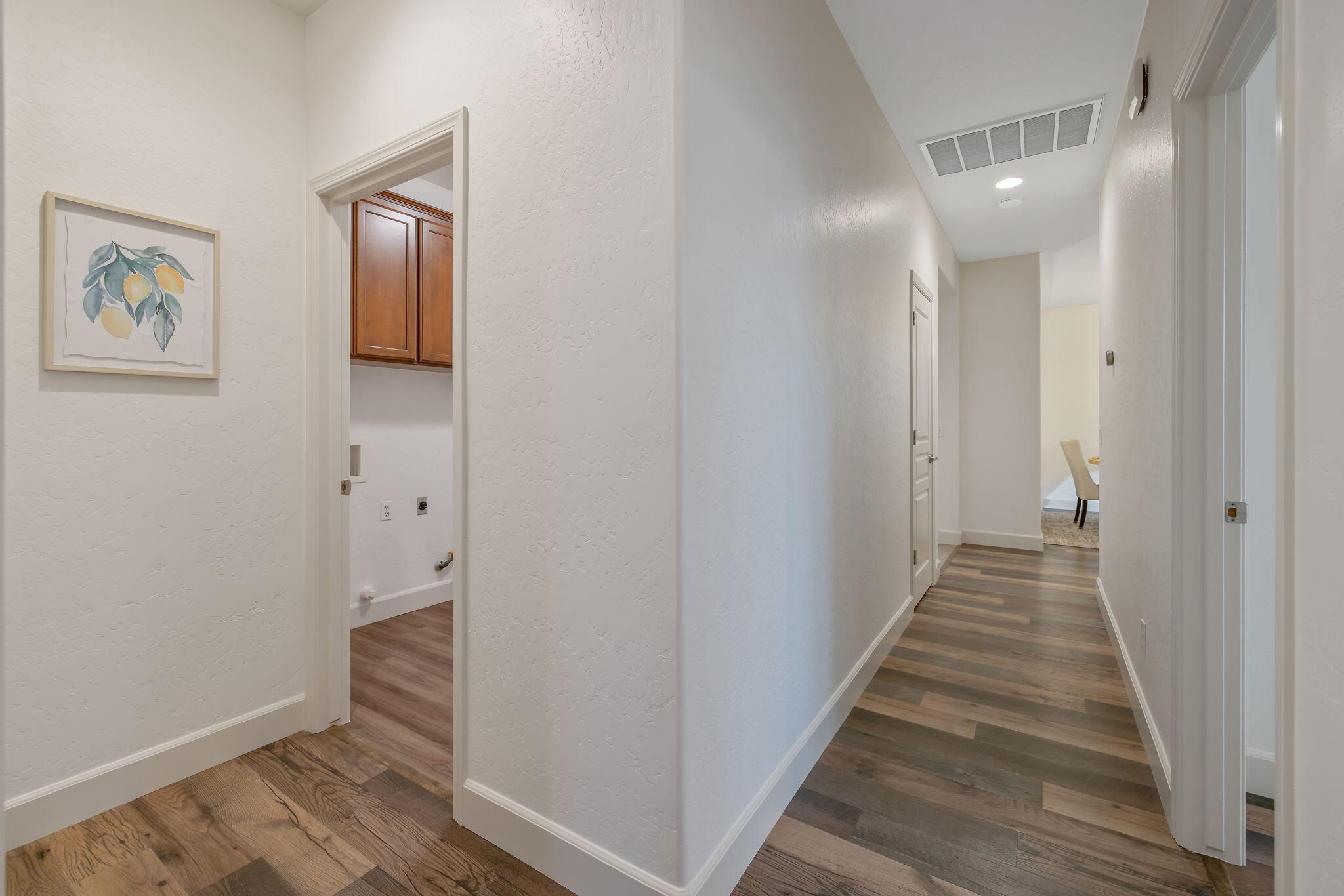 2192 N Weyrich Ct, Tulare, CA 93274