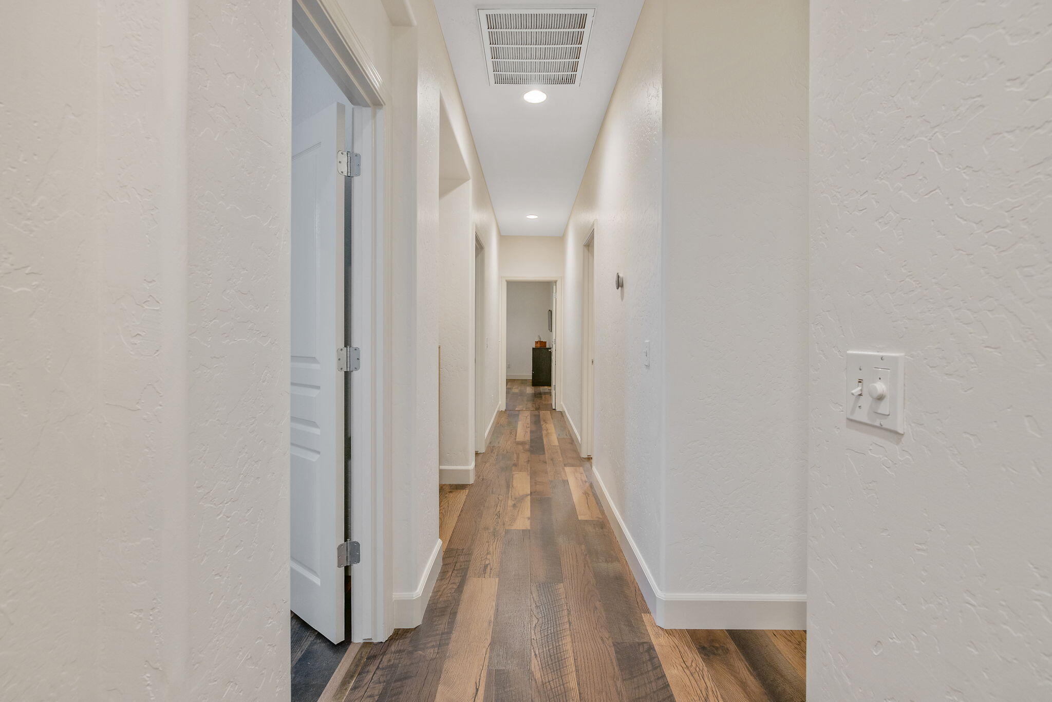 2192 N Weyrich Ct, Tulare, CA 93274