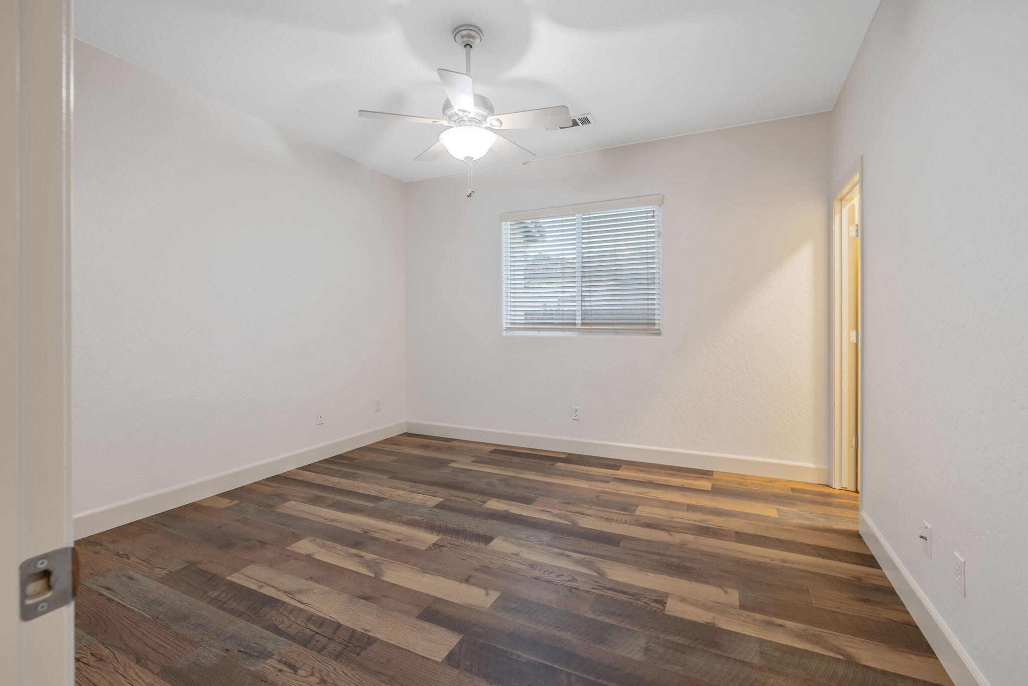 2192 N Weyrich Ct, Tulare, CA 93274