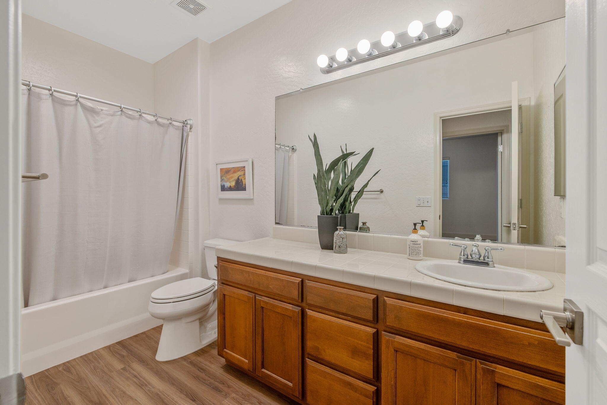 2192 N Weyrich Ct, Tulare, CA 93274