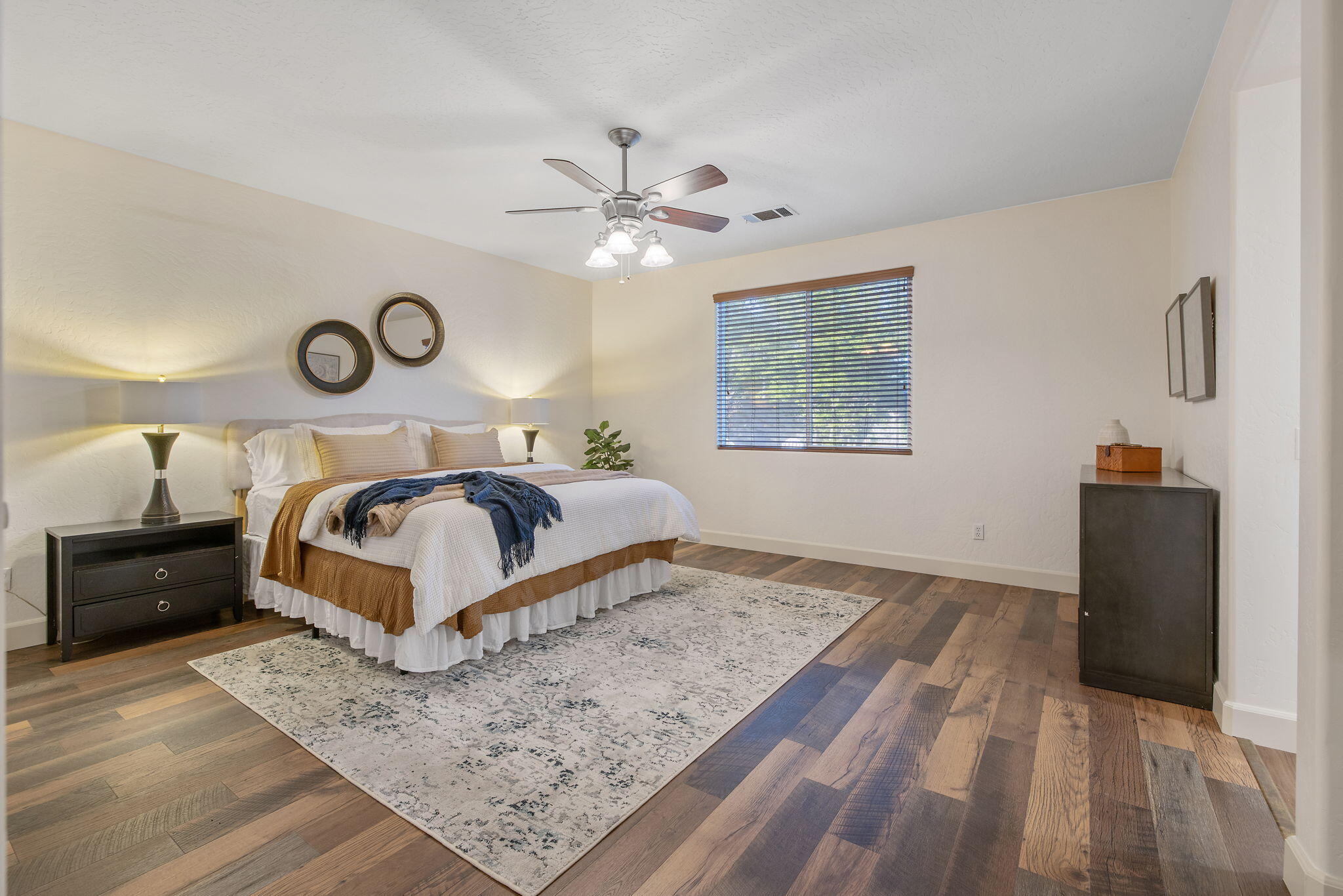 2192 N Weyrich Ct, Tulare, CA 93274