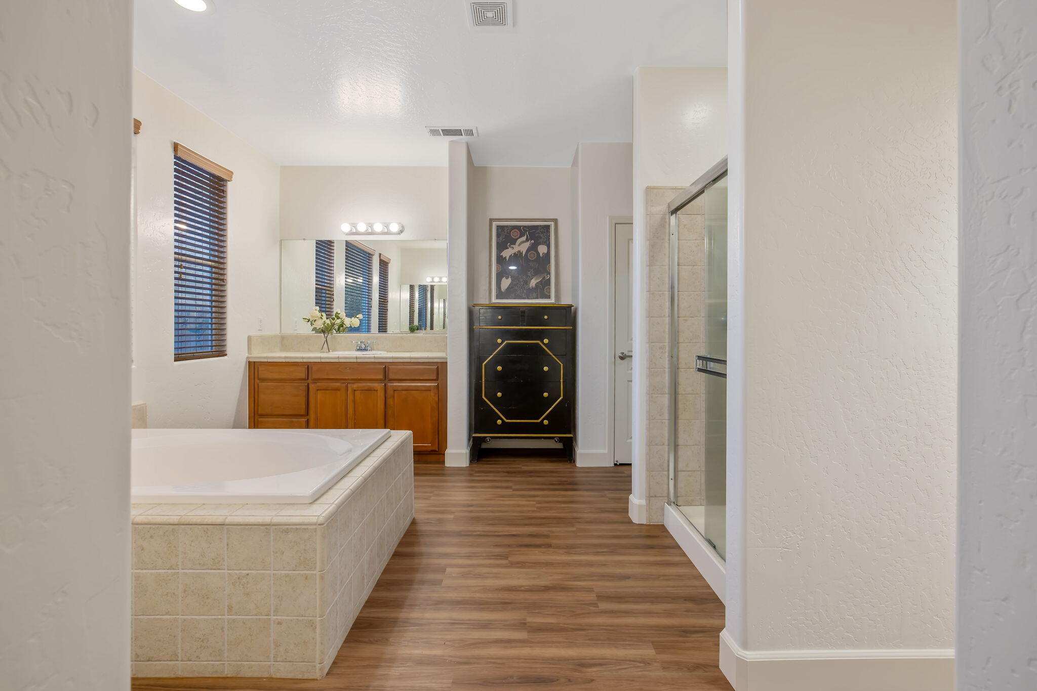 2192 N Weyrich Ct, Tulare, CA 93274