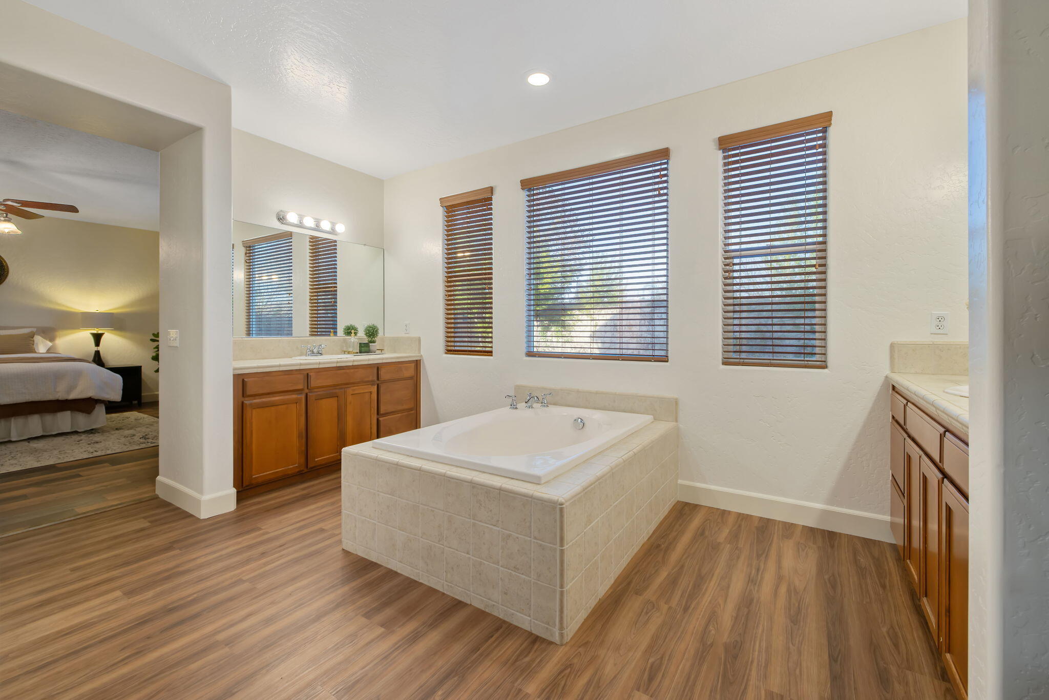 2192 N Weyrich Ct, Tulare, CA 93274