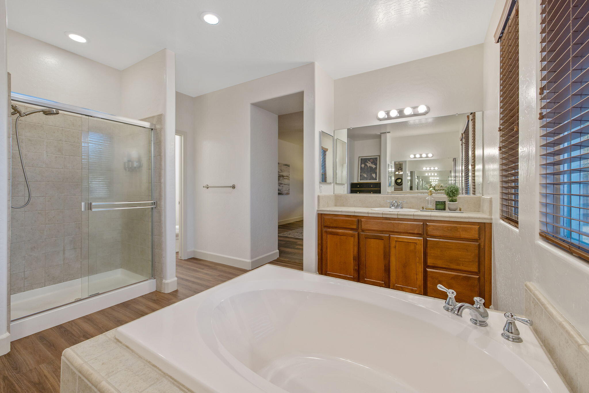 2192 N Weyrich Ct, Tulare, CA 93274