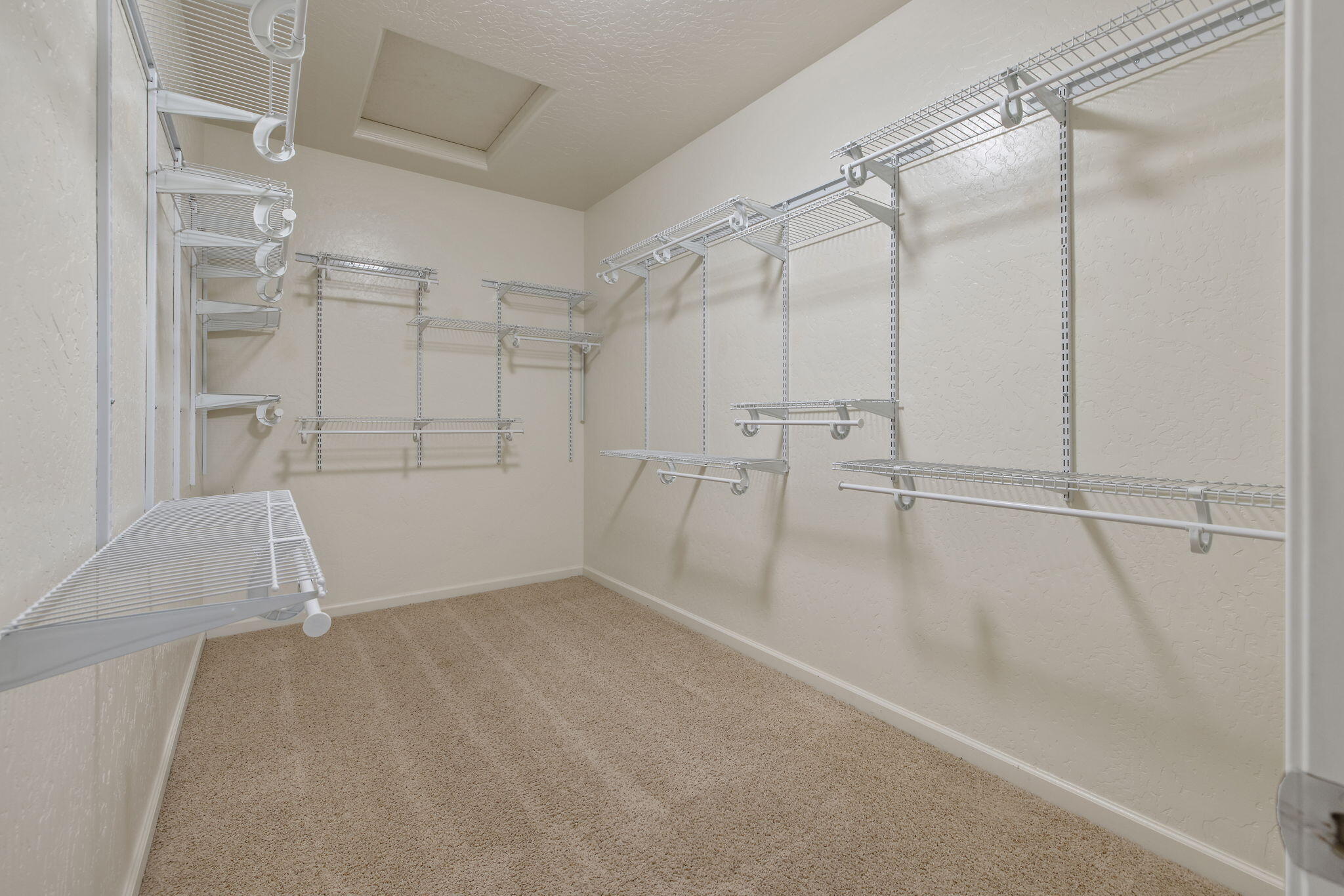 2192 N Weyrich Ct, Tulare, CA 93274