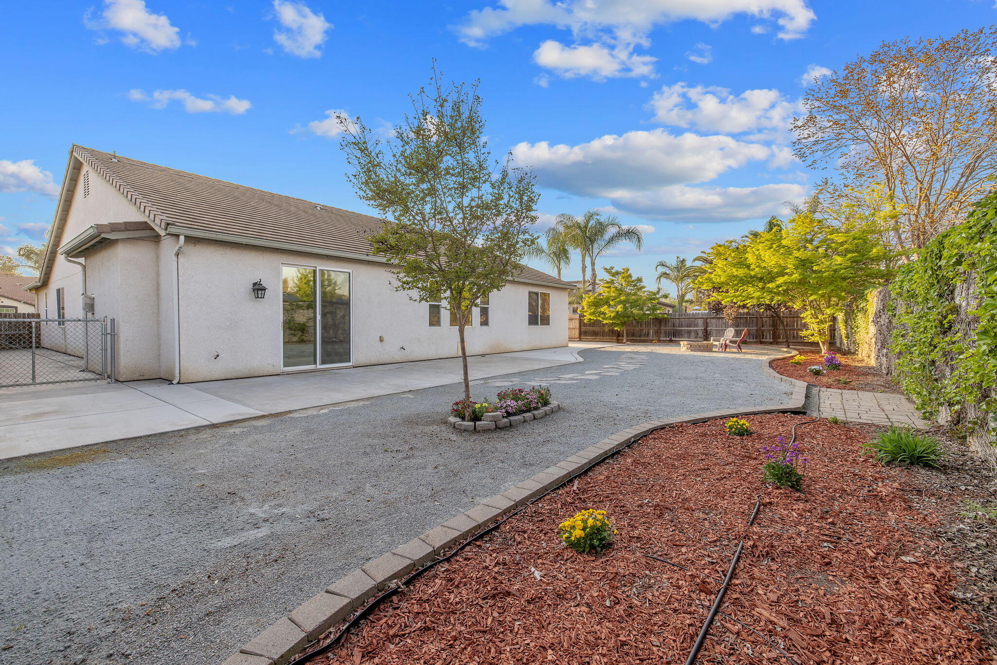 2192 N Weyrich Ct, Tulare, CA 93274