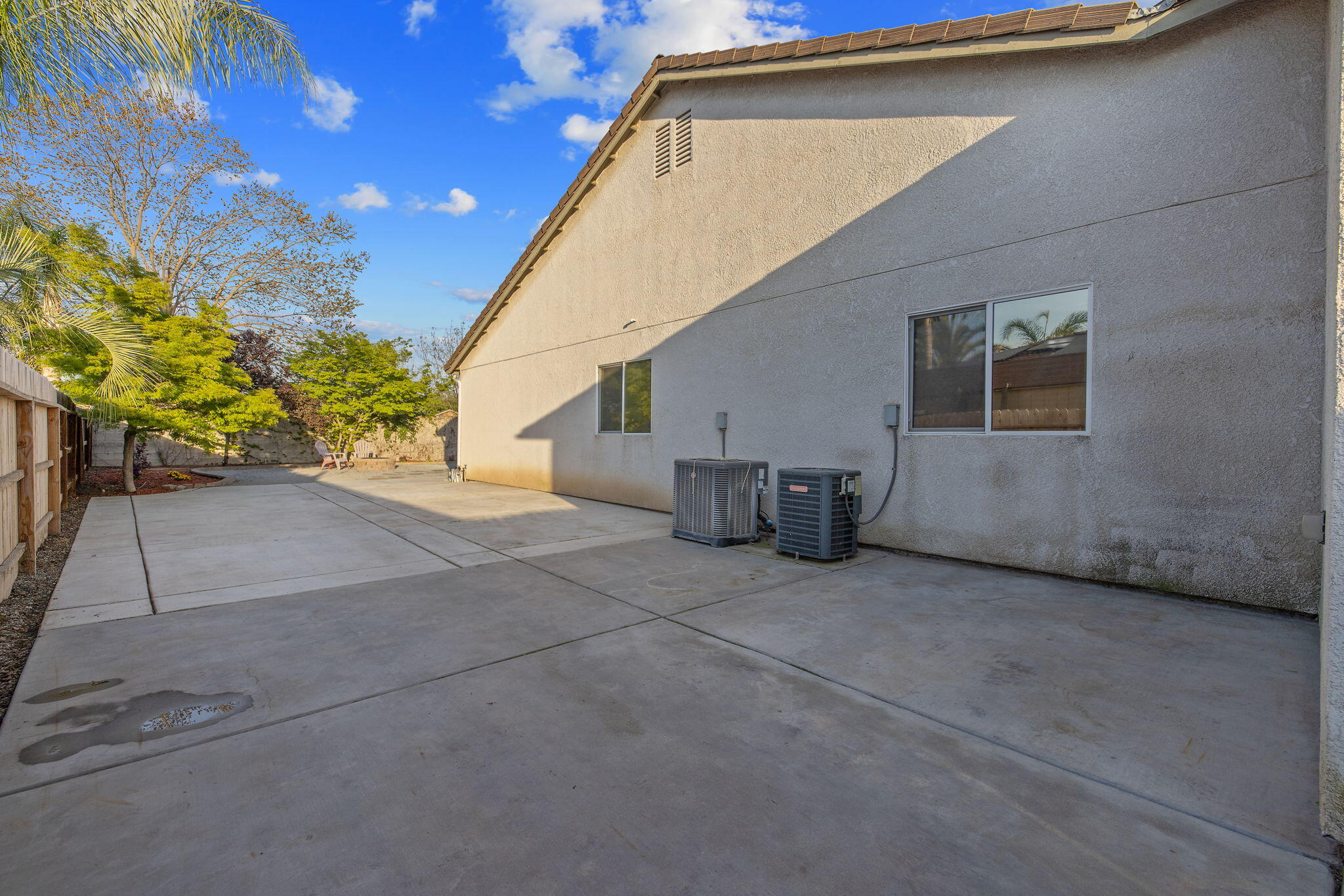 2192 N Weyrich Ct, Tulare, CA 93274
