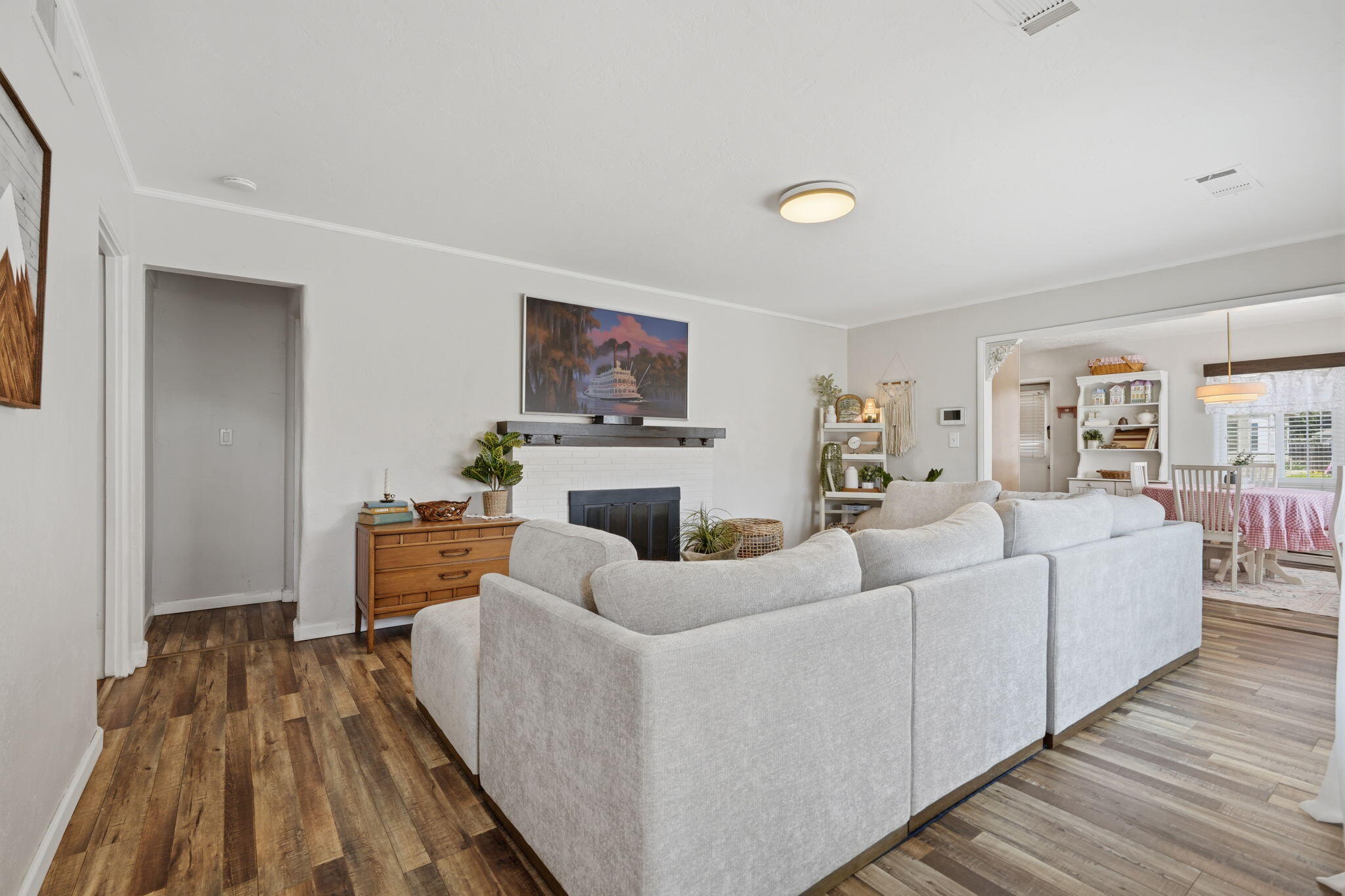 701 Nevada St, Kingsburg, CA 93631