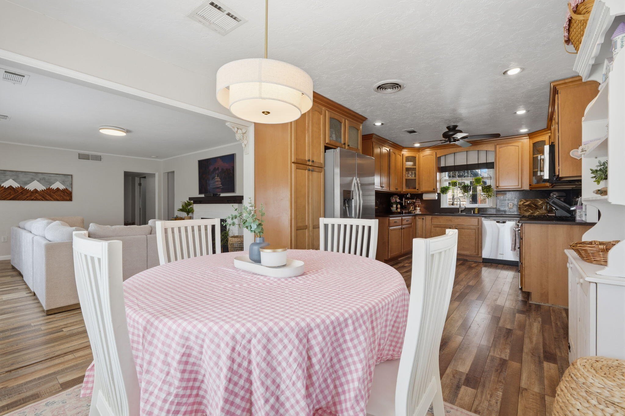 701 Nevada St, Kingsburg, CA 93631