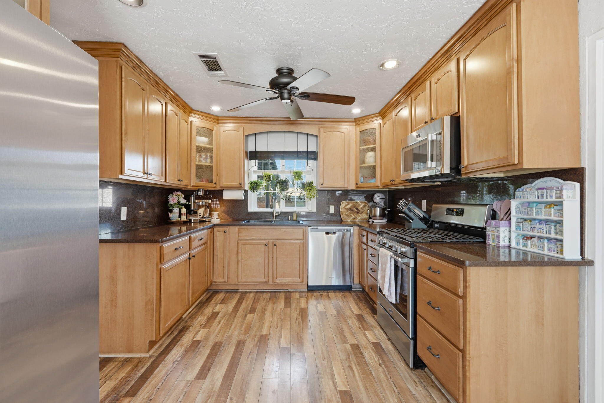 701 Nevada St, Kingsburg, CA 93631