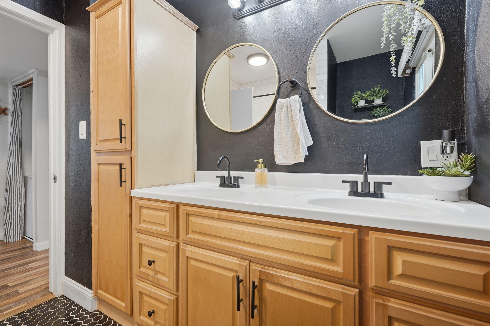 701 Nevada St, Kingsburg, CA 93631