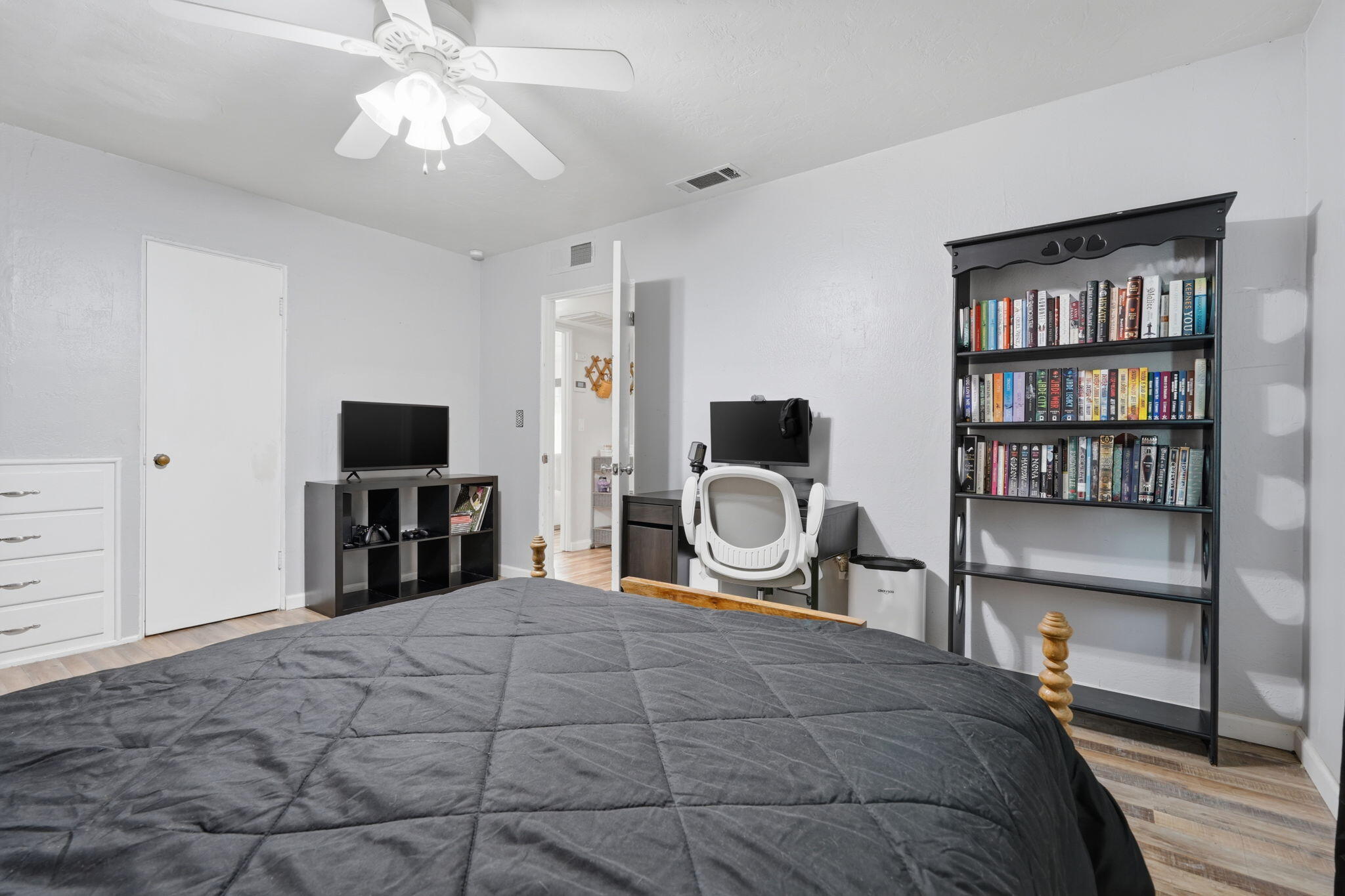 701 Nevada St, Kingsburg, CA 93631