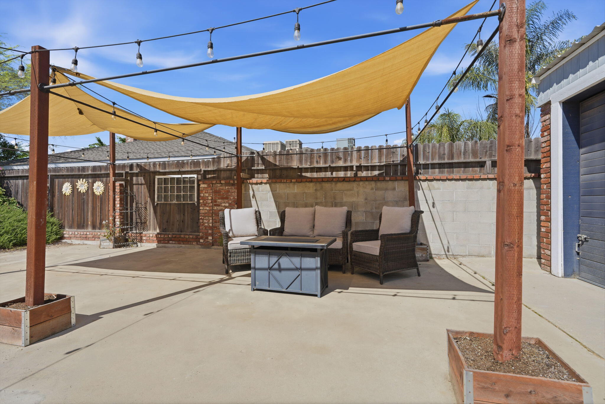 701 Nevada St, Kingsburg, CA 93631