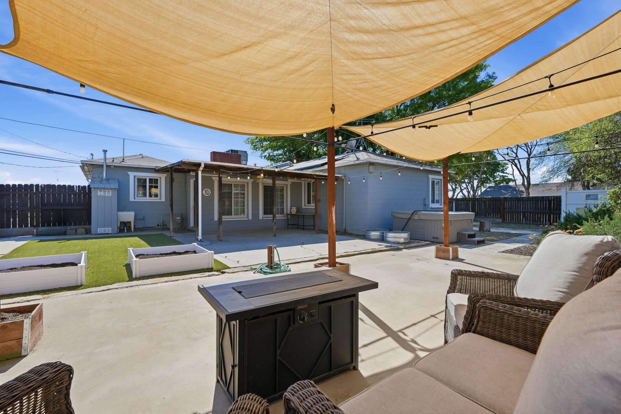 701 Nevada St, Kingsburg, CA 93631