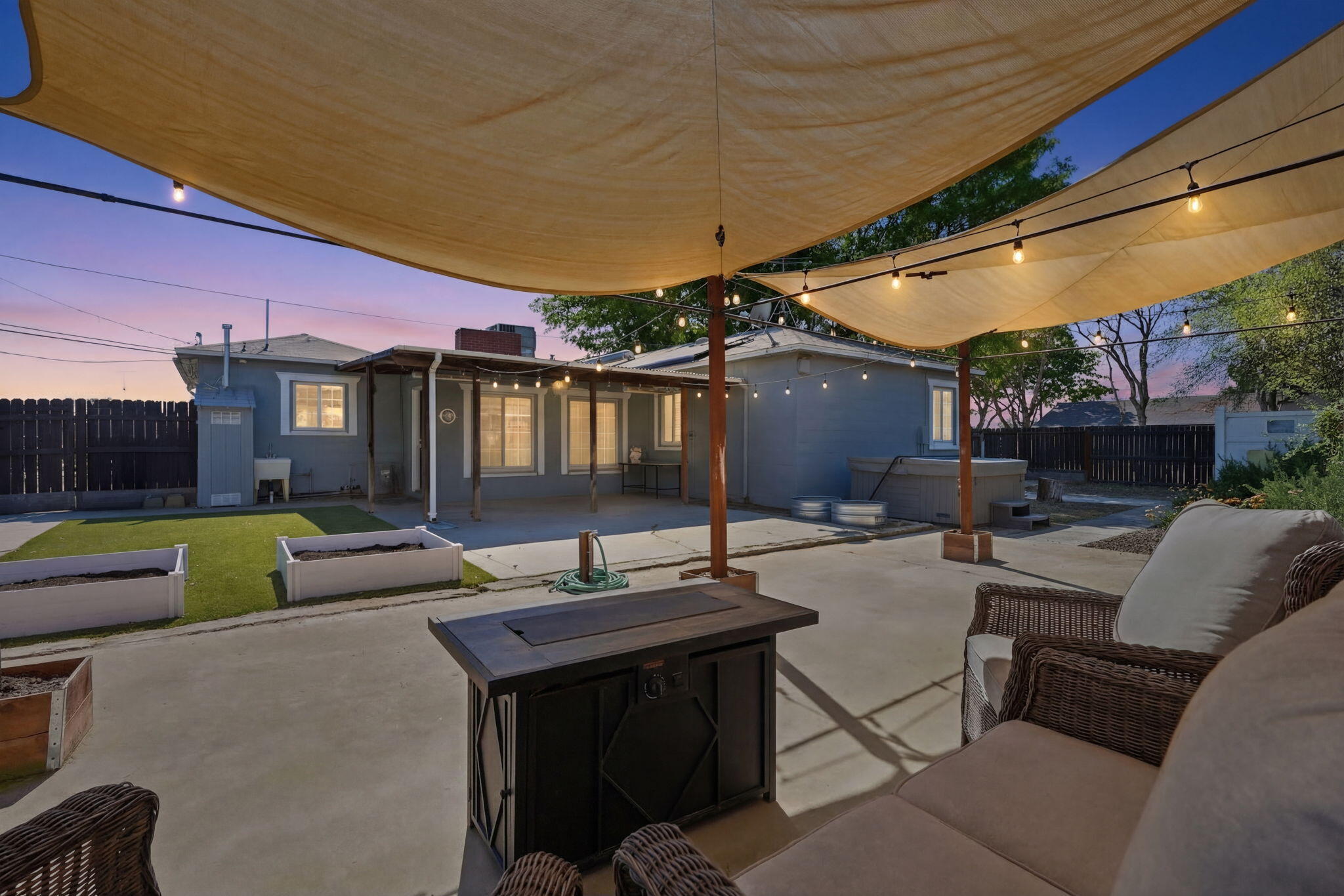 701 Nevada St, Kingsburg, CA 93631