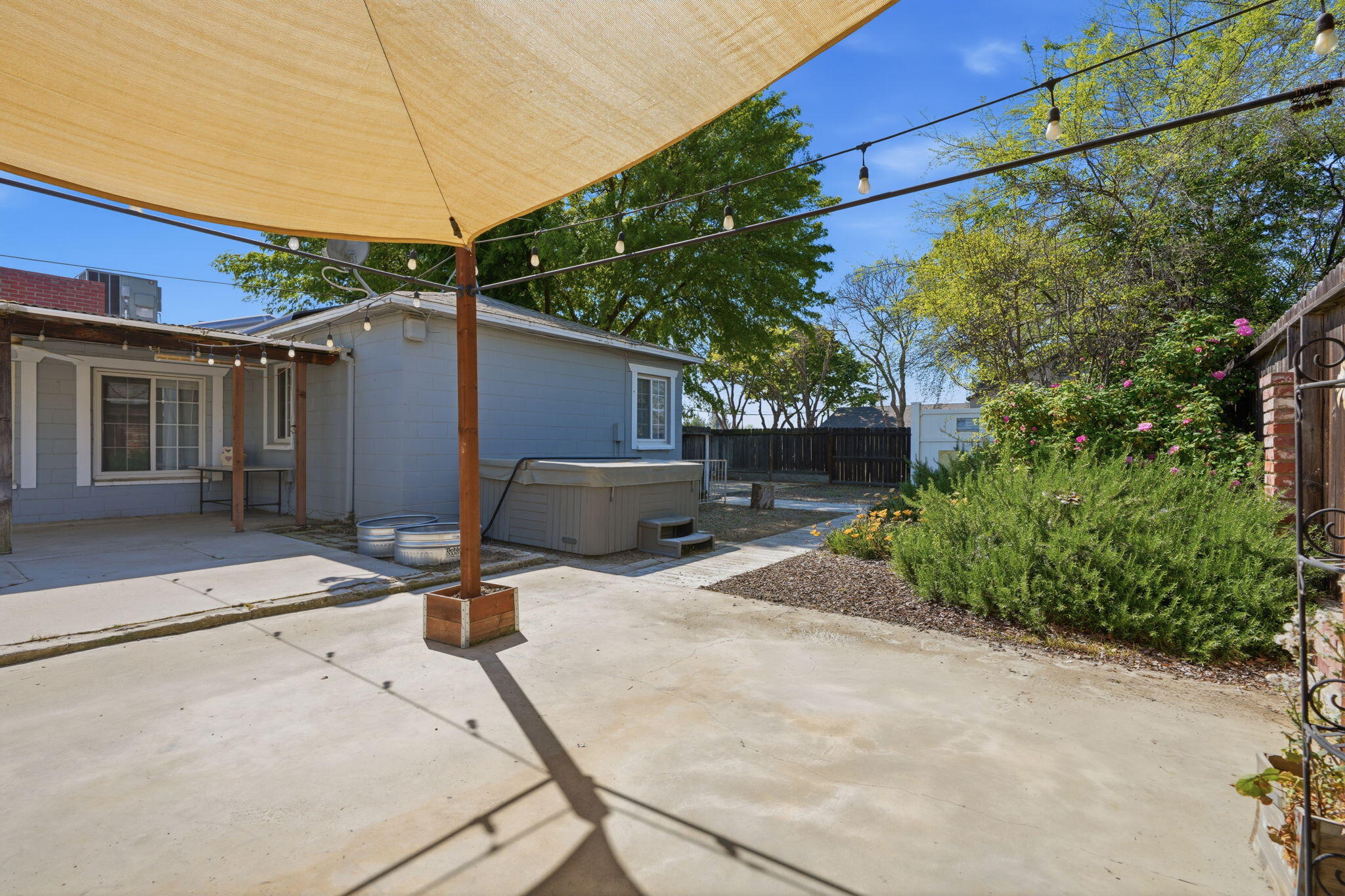 701 Nevada St, Kingsburg, CA 93631