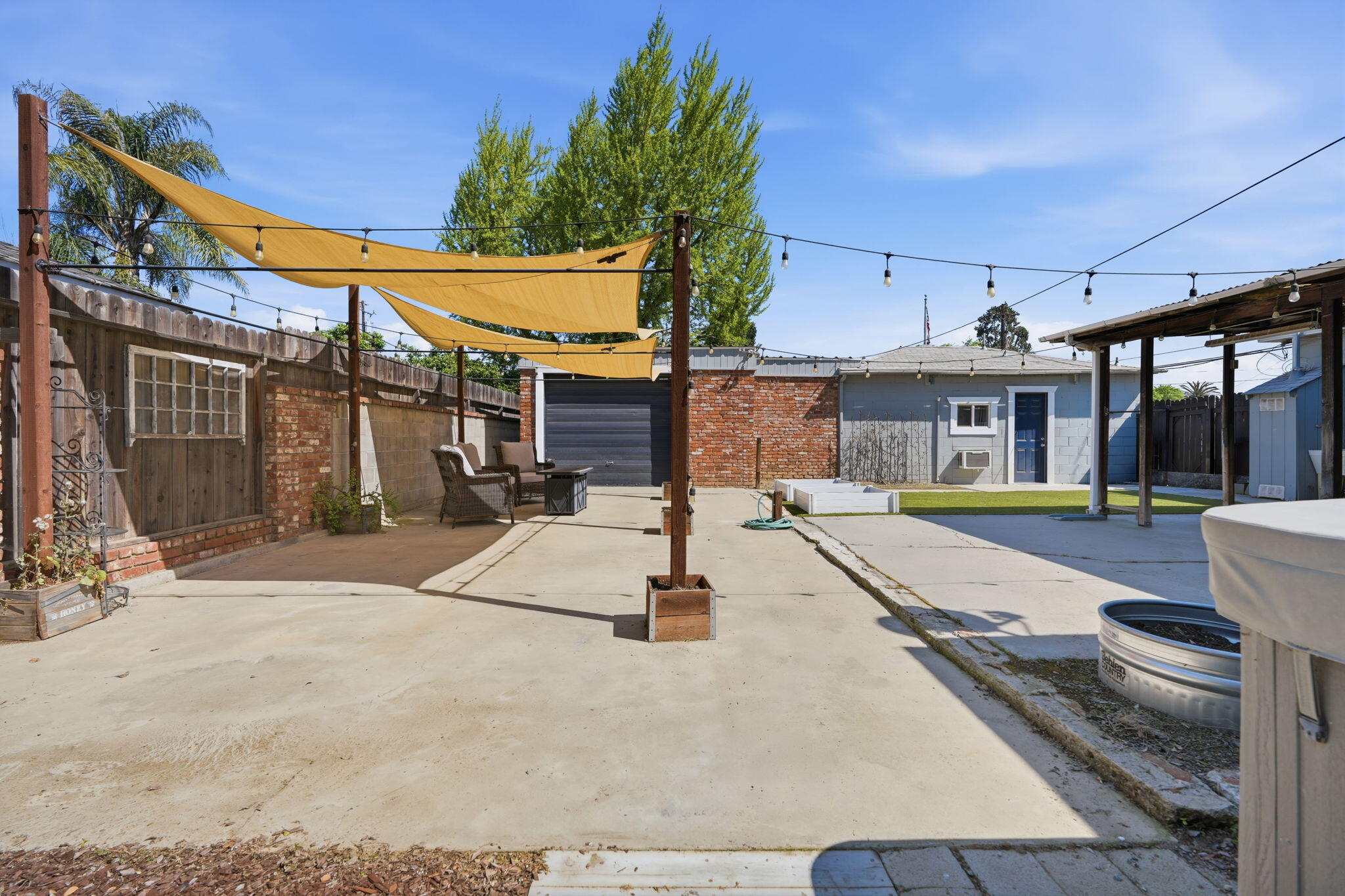 701 Nevada St, Kingsburg, CA 93631