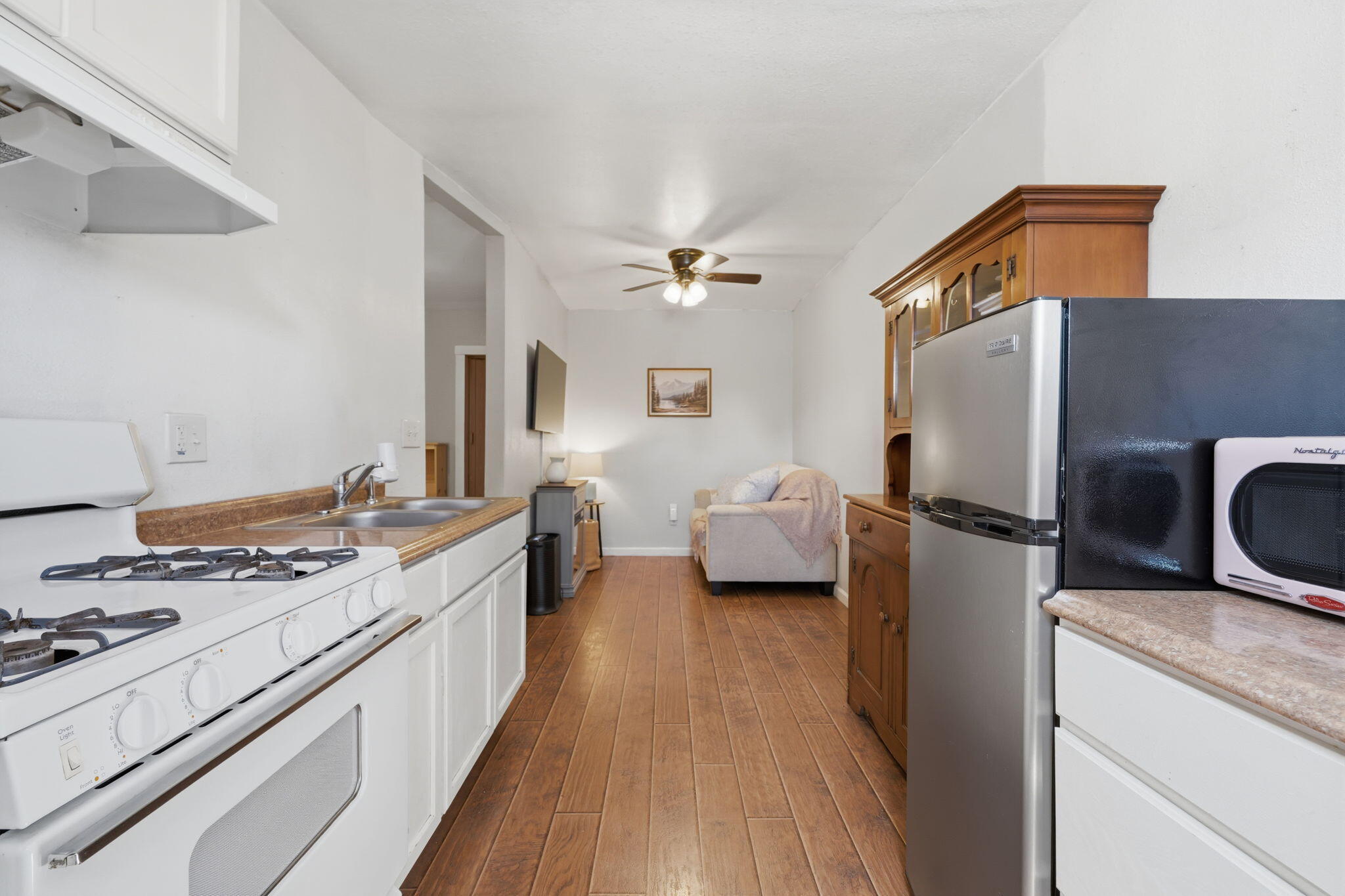 701 Nevada St, Kingsburg, CA 93631