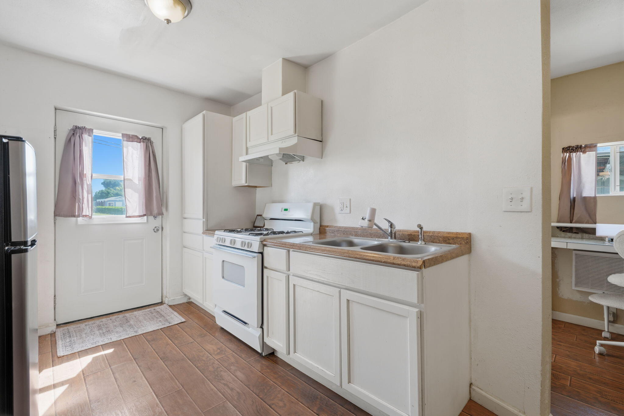 701 Nevada St, Kingsburg, CA 93631