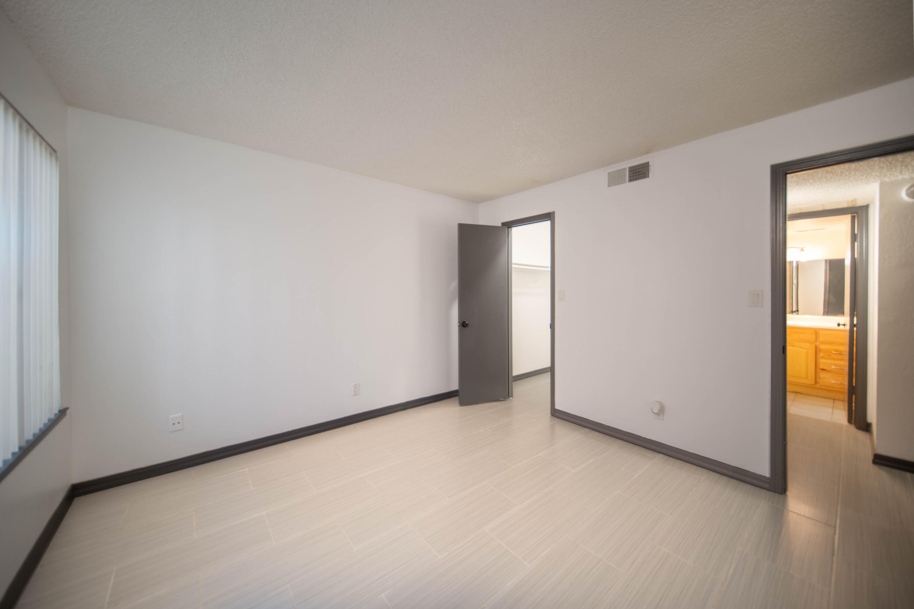 1550 W Ashlan Ave #113, Fresno, CA 93705