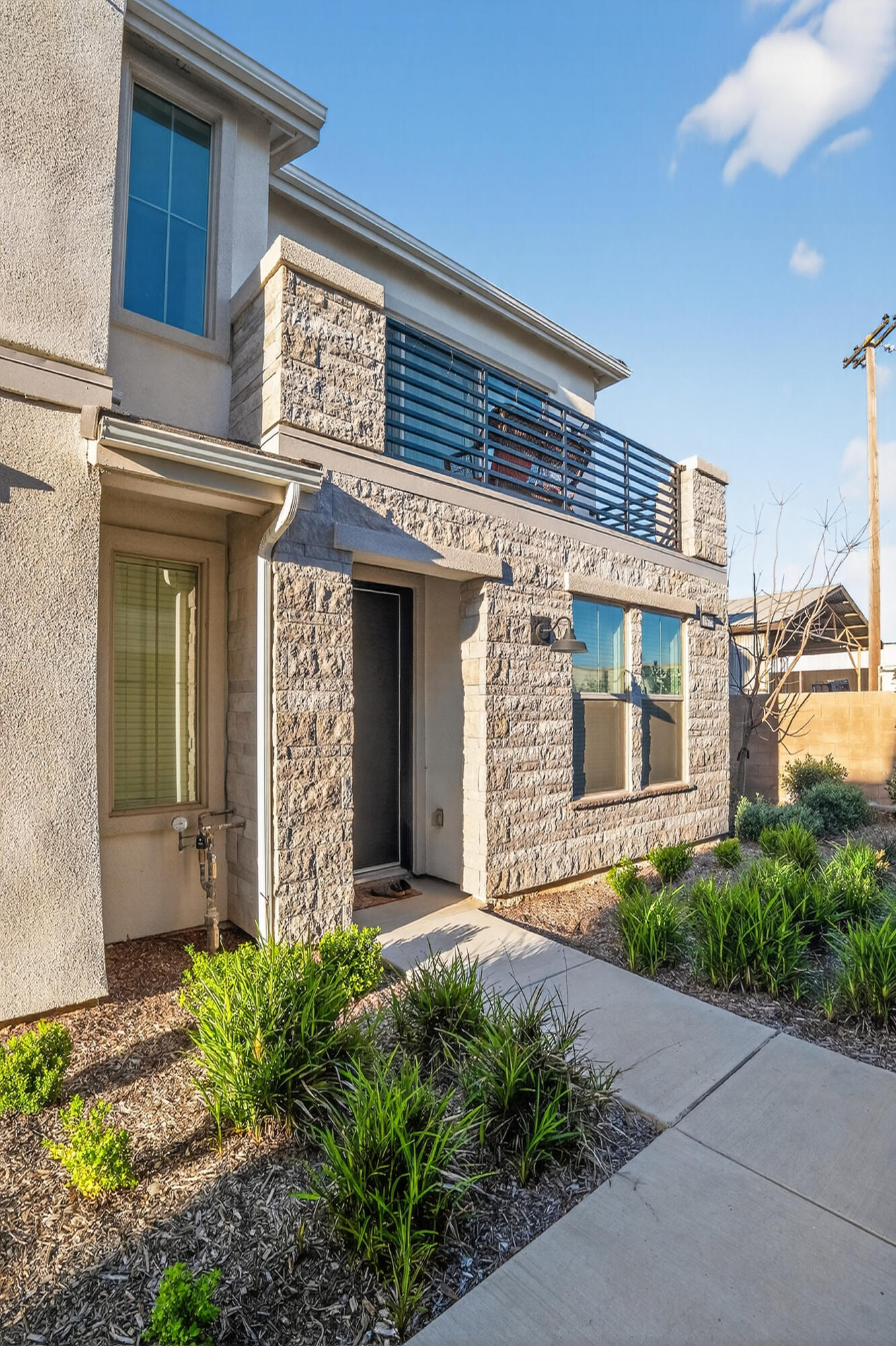 10970 N Honeysuckle Dr, Fresno, CA 93730