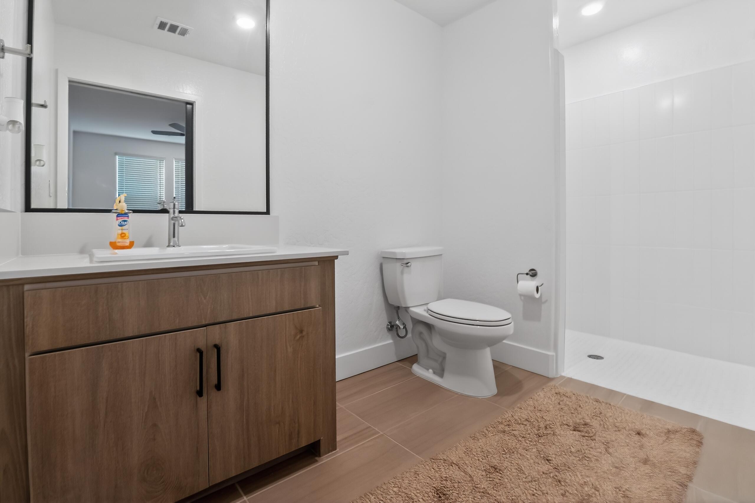 10970 N Honeysuckle Dr, Fresno, CA 93730