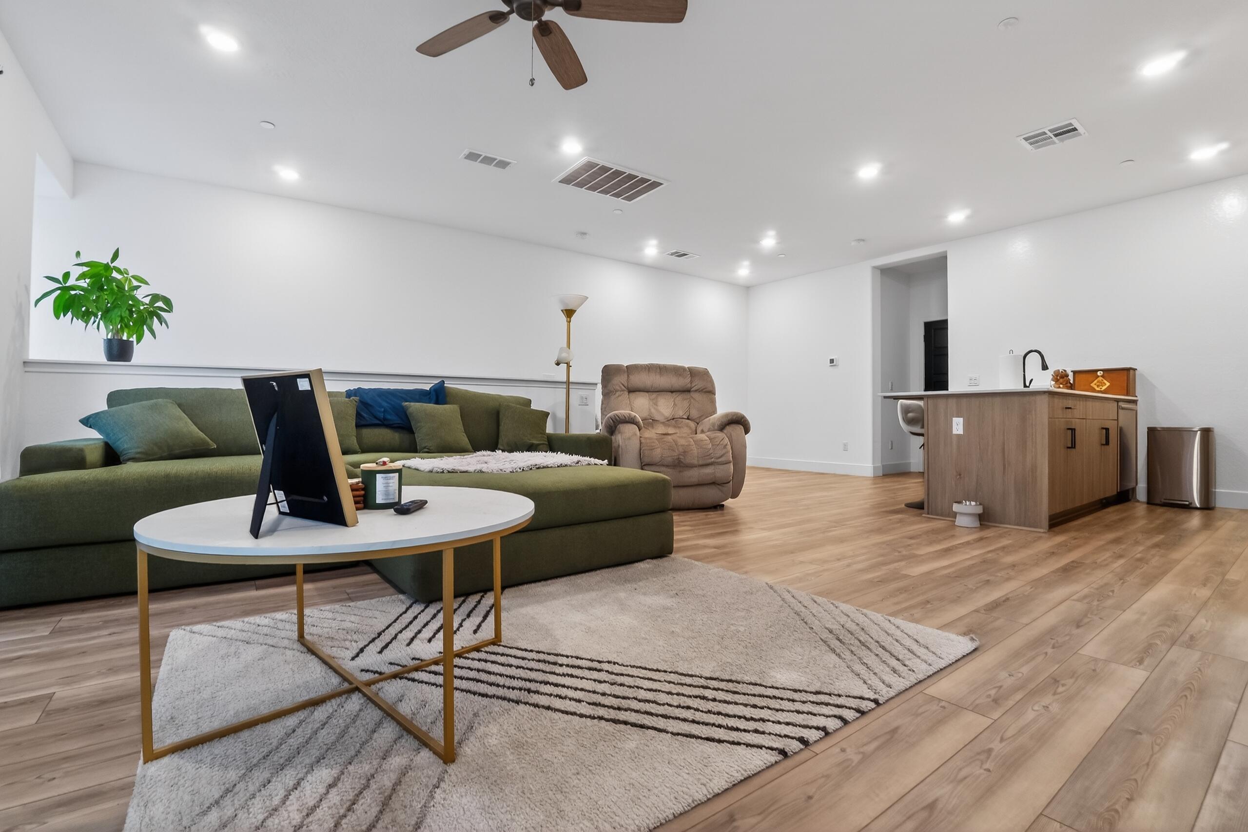 10970 N Honeysuckle Dr, Fresno, CA 93730