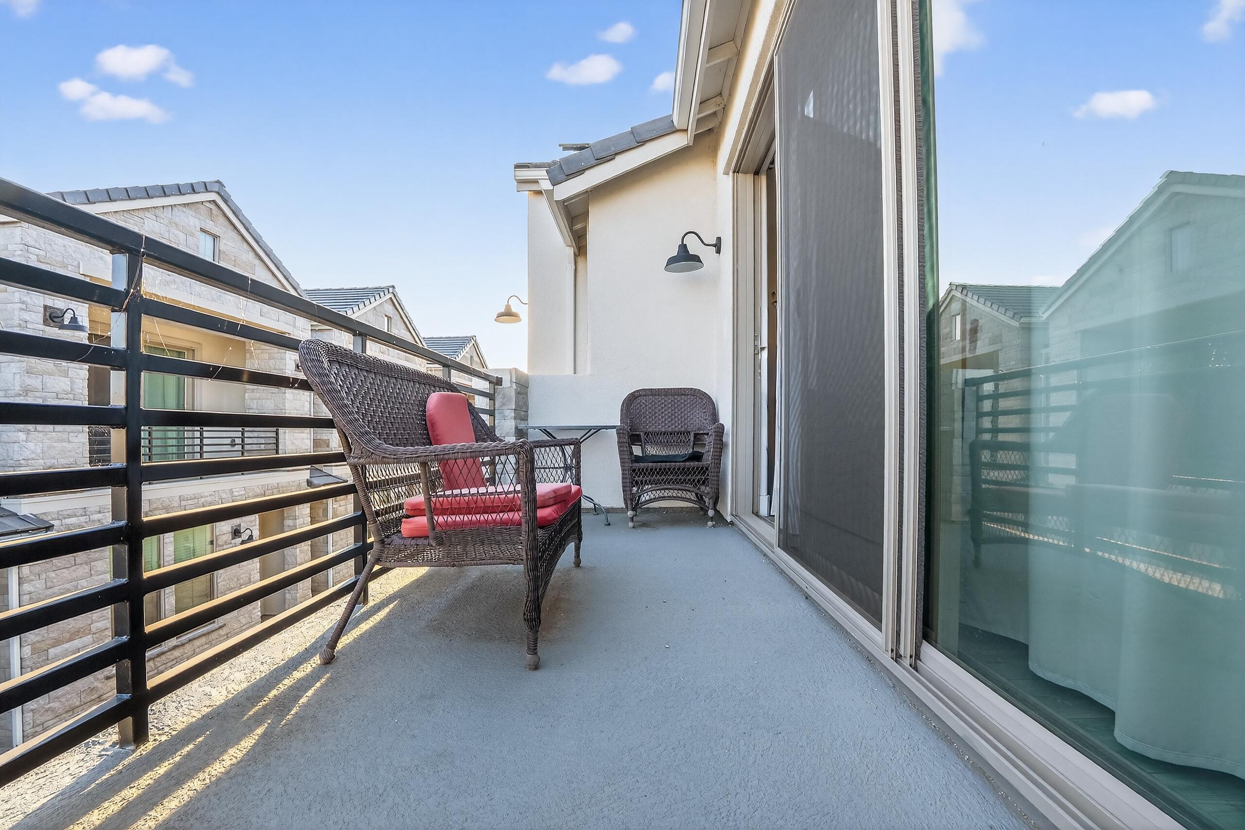 10970 N Honeysuckle Dr, Fresno, CA 93730