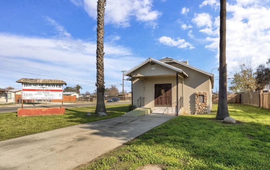 260 N Los Angeles St, Tulare, CA 93274