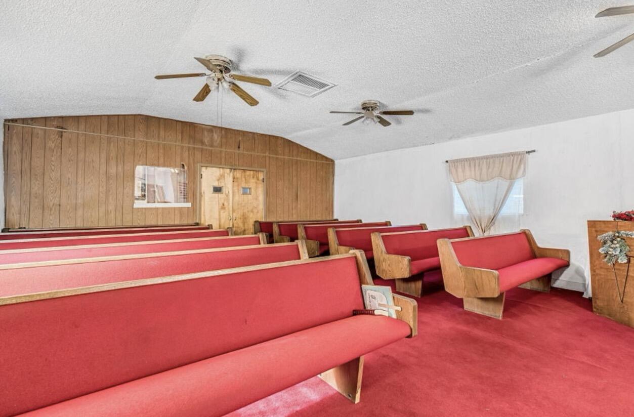 260 N Los Angeles St, Tulare, CA 93274