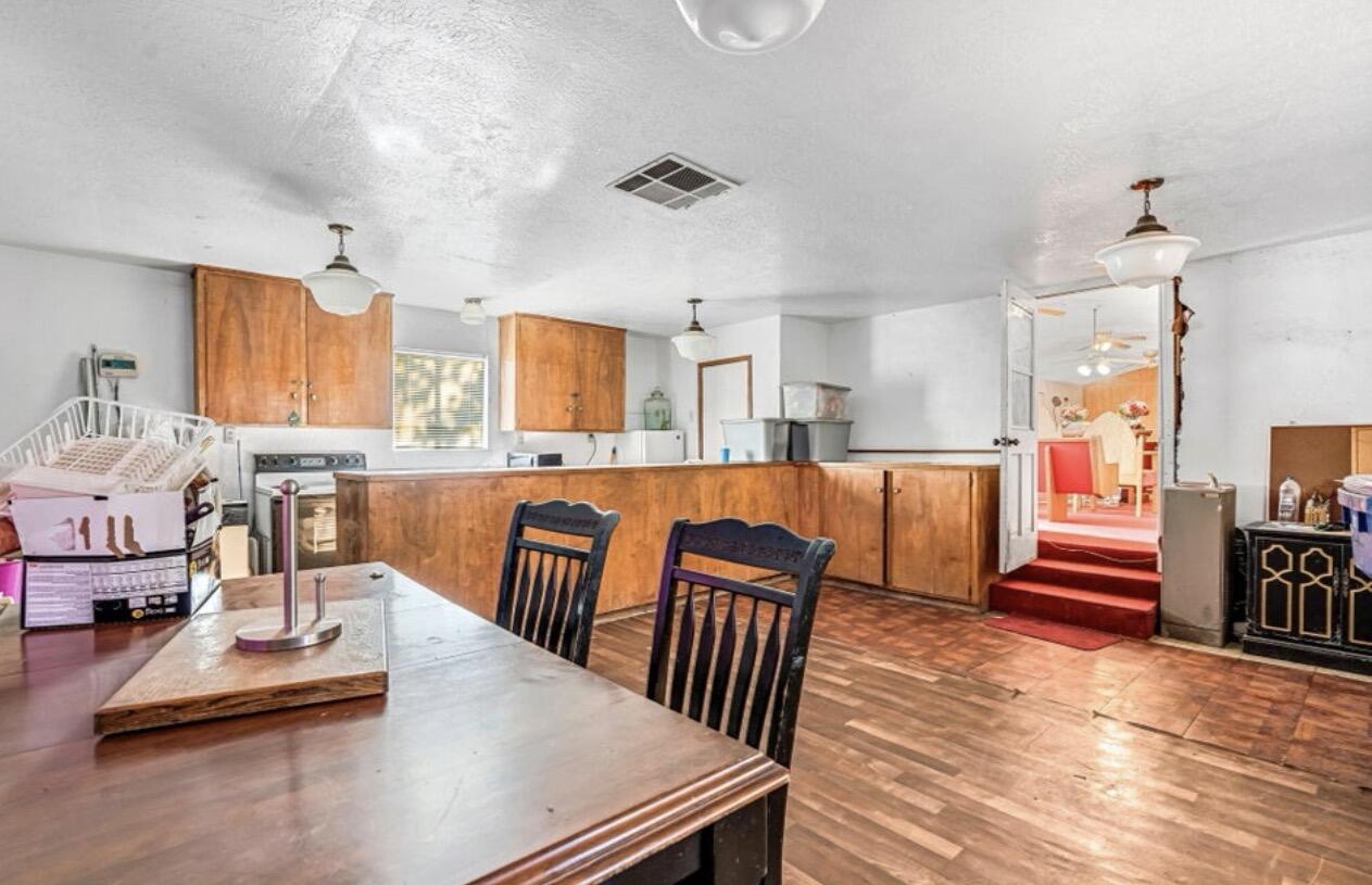 260 N Los Angeles St, Tulare, CA 93274