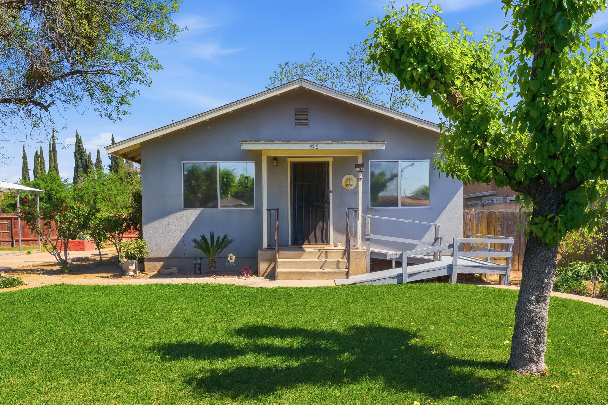 456 N Smith Ave, Dinuba, CA 93618