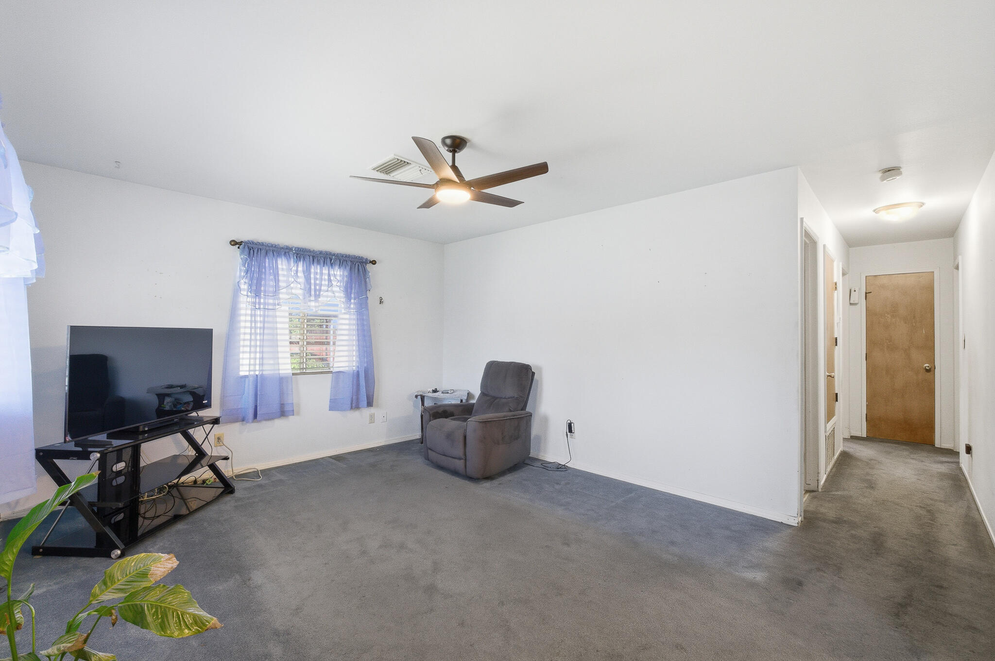 456 N Smith Ave, Dinuba, CA 93618