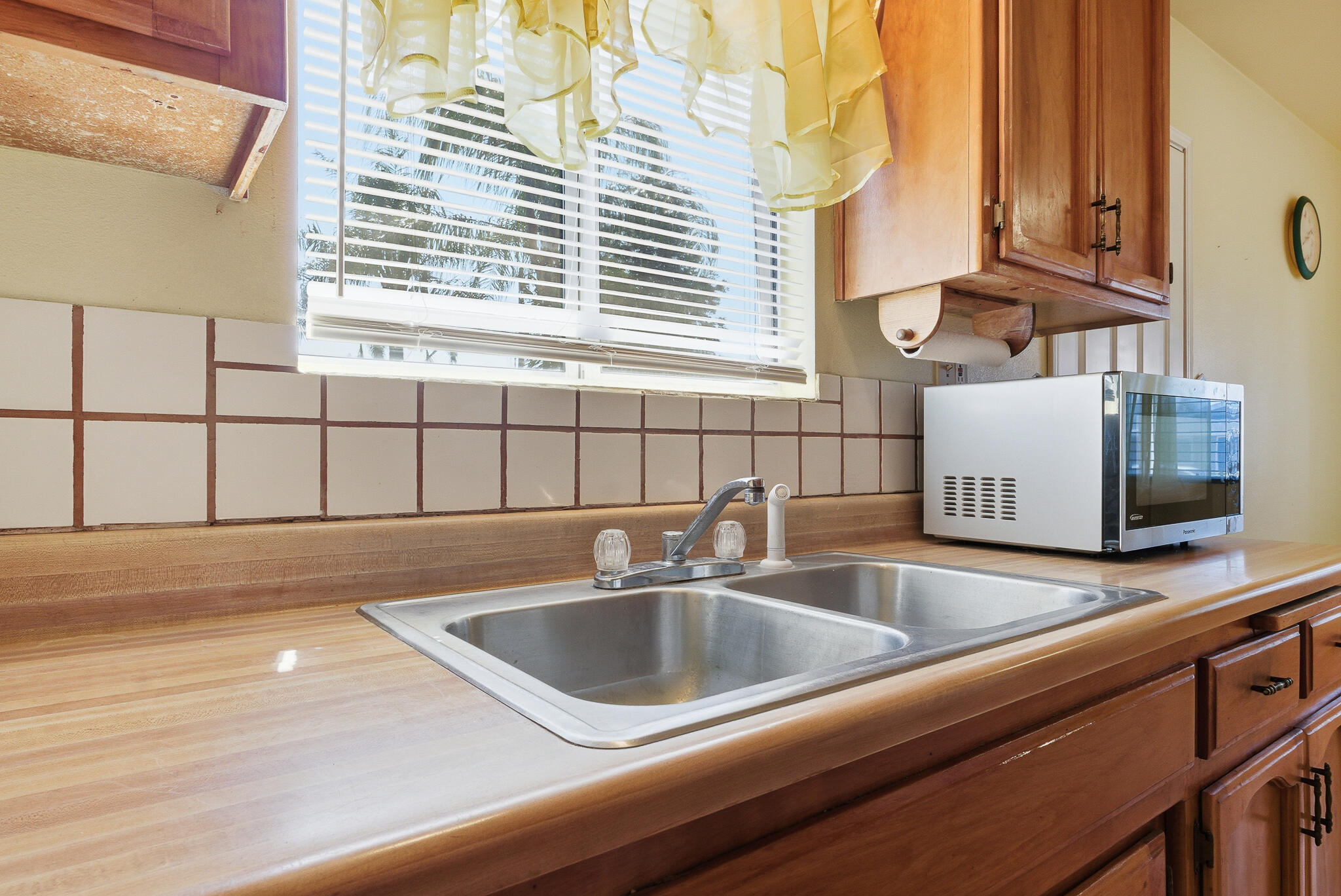 456 N Smith Ave, Dinuba, CA 93618