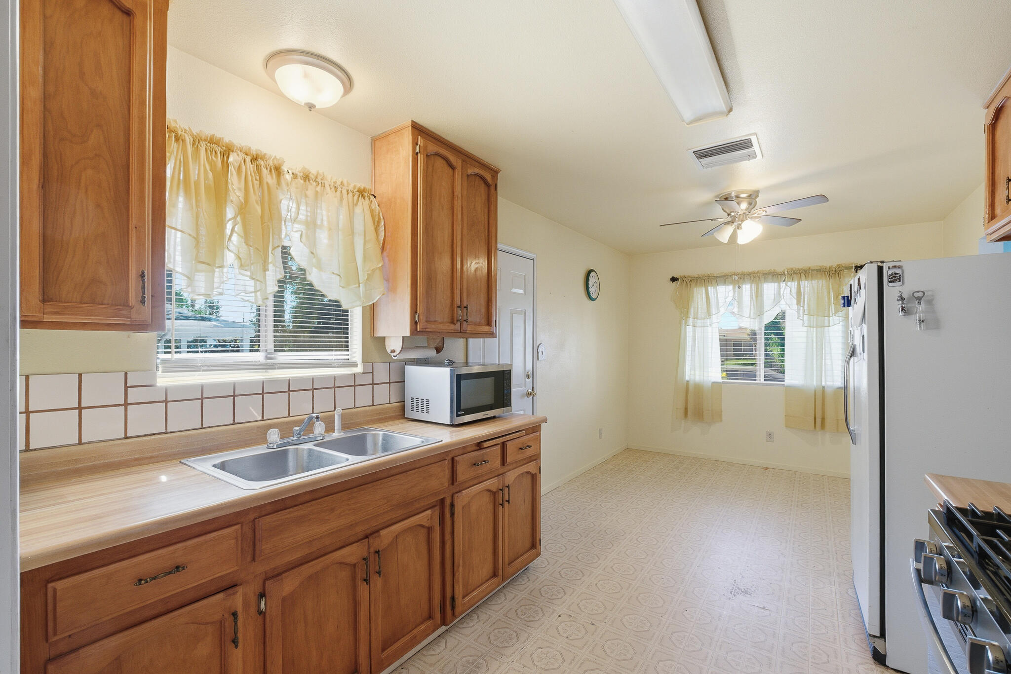 456 N Smith Ave, Dinuba, CA 93618