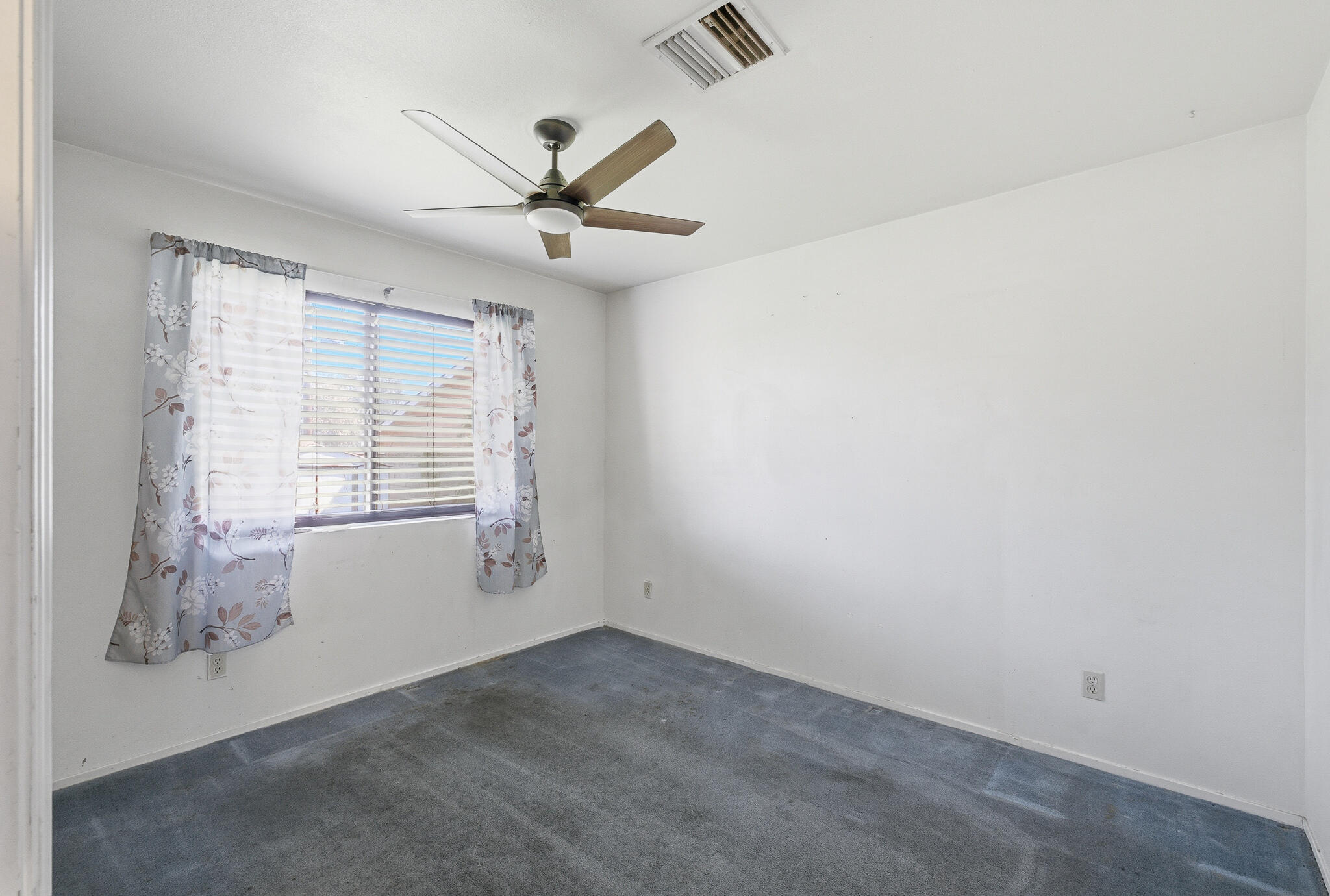 456 N Smith Ave, Dinuba, CA 93618