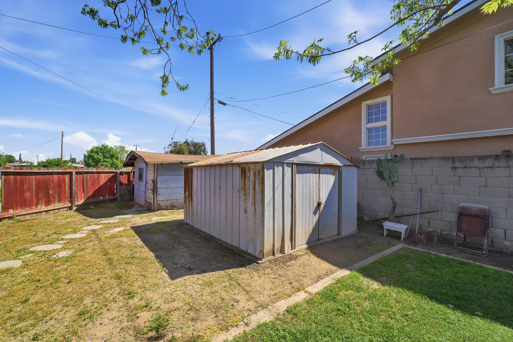 456 N Smith Ave, Dinuba, CA 93618