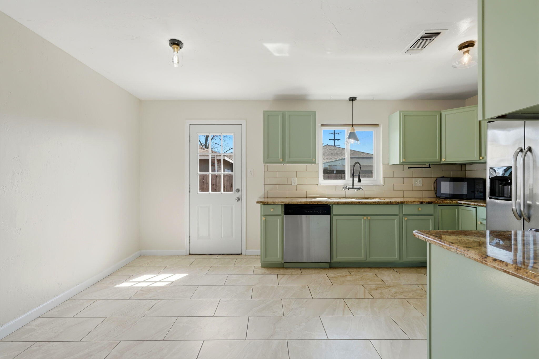 1931 N Douty St, Hanford, CA 93230