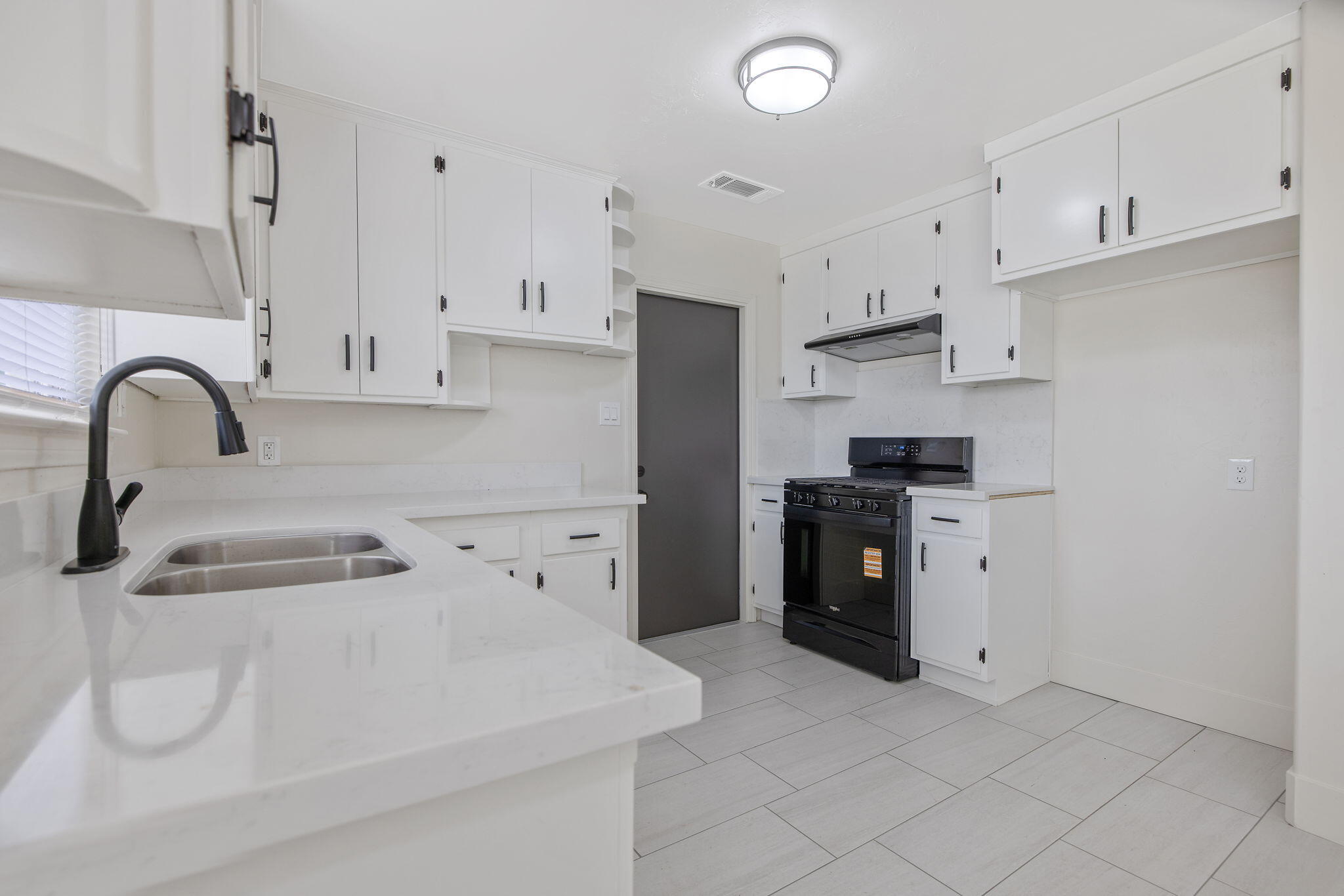 364 S Newman Rd, Tipton, CA 93272