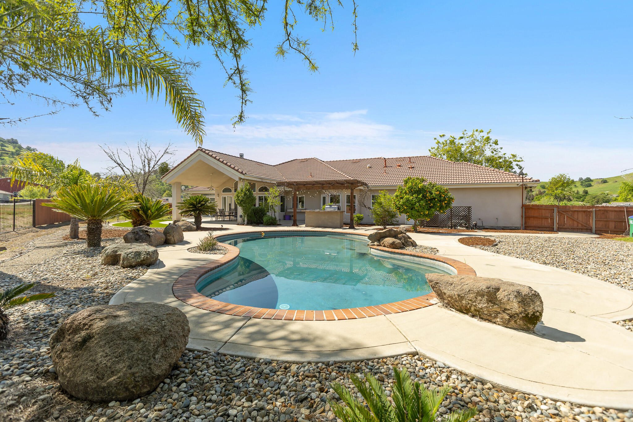 32250 Appaloosa Dr, Springville, CA 93265