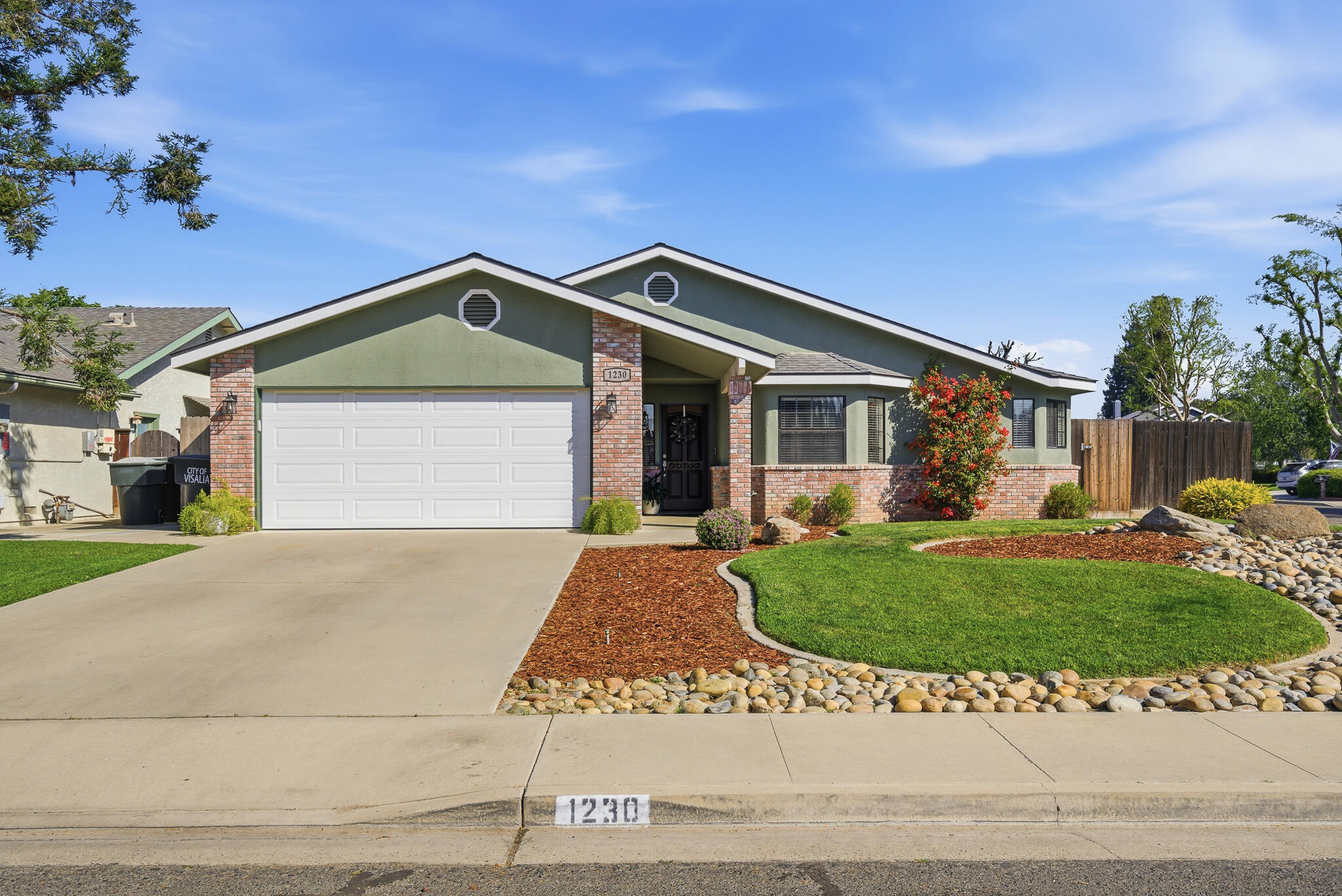 1230 W La Vida Ct, Visalia, CA 93277